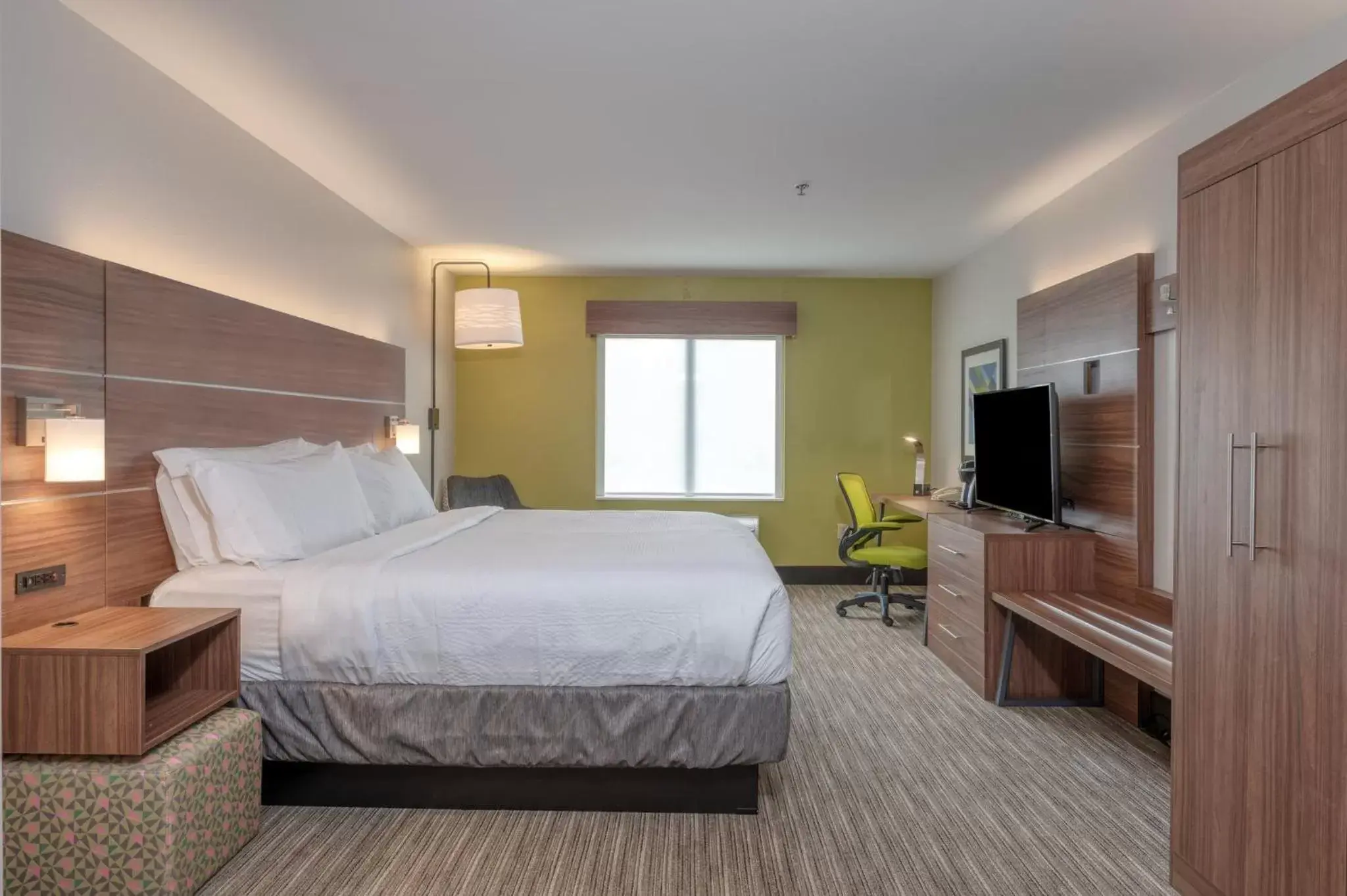 Bedroom, Bed in Holiday Inn Express Hotel & Suites Thornburg-S. Fredericksburg, an IHG Hotel