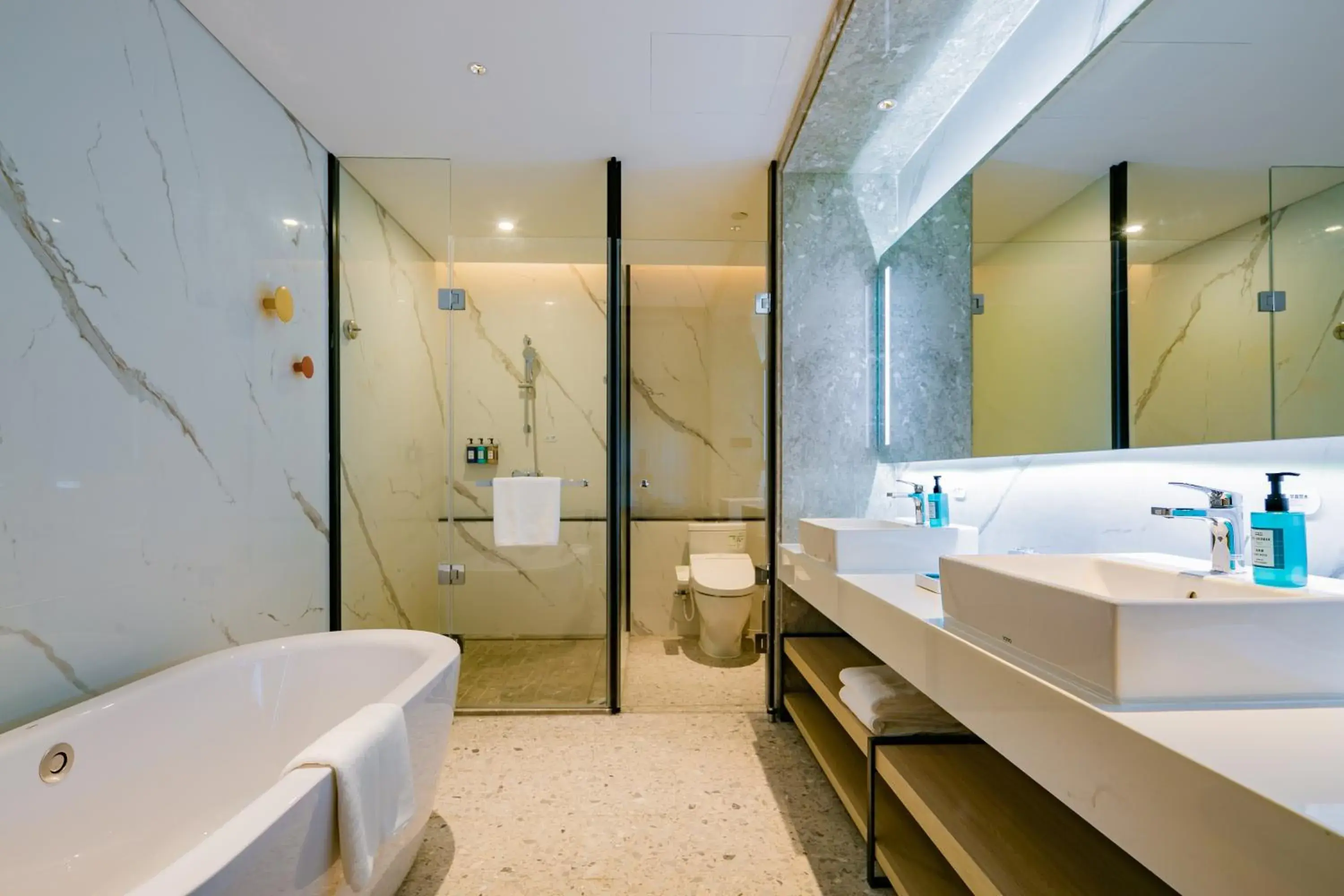 Bathroom in Holiday Inn Express Xi'an High Tech Zone North, an IHG Hotel