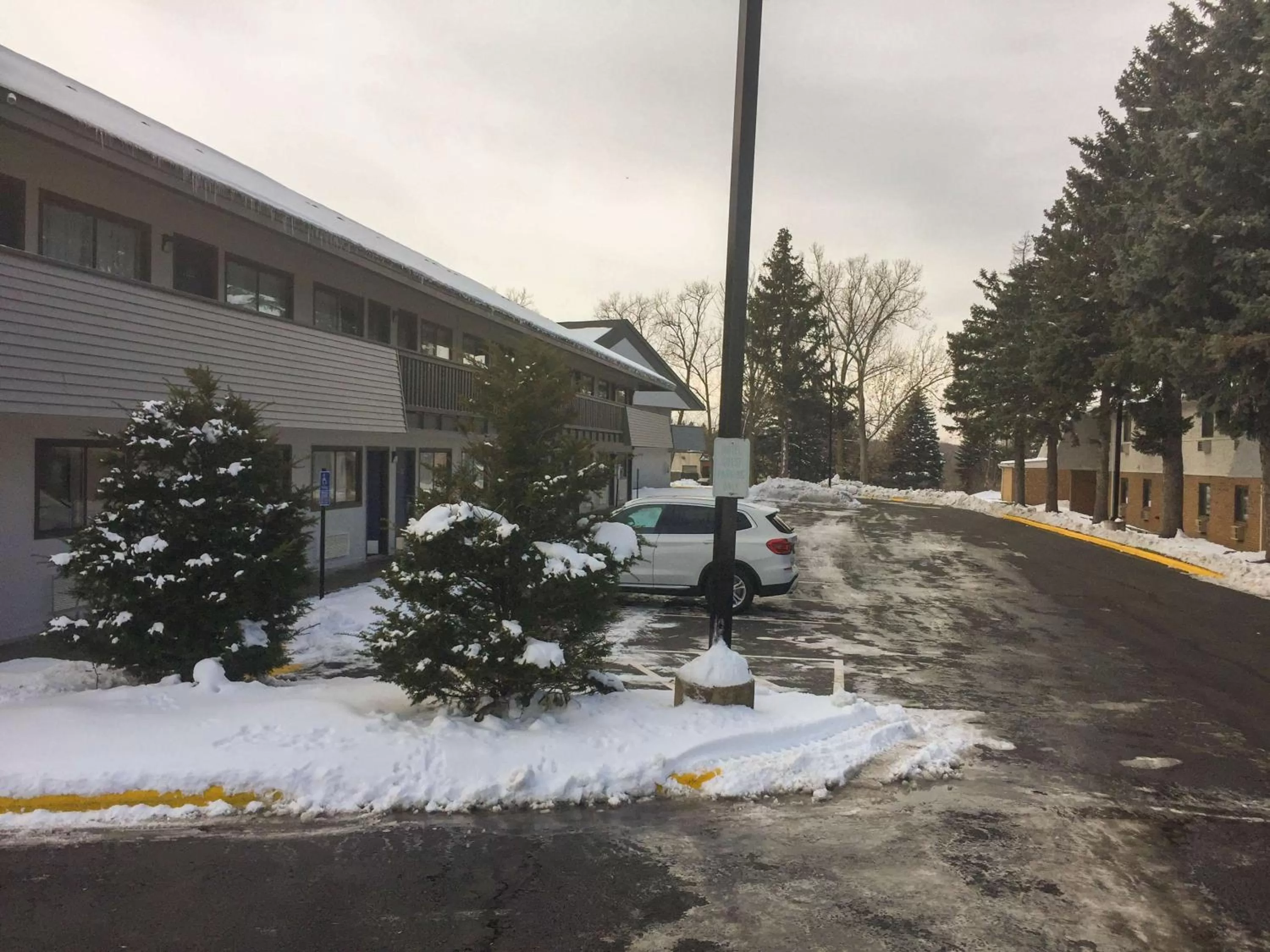 Property building in Motel 6-Burnsville, MN