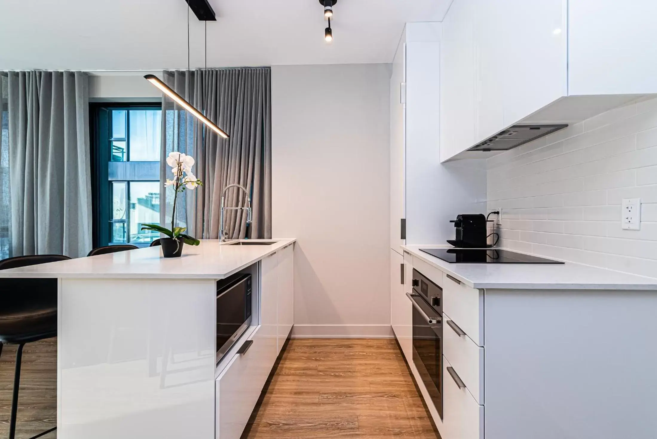 Kitchen or kitchenette, Kitchen/Kitchenette in WRFY Griffintown Apartment