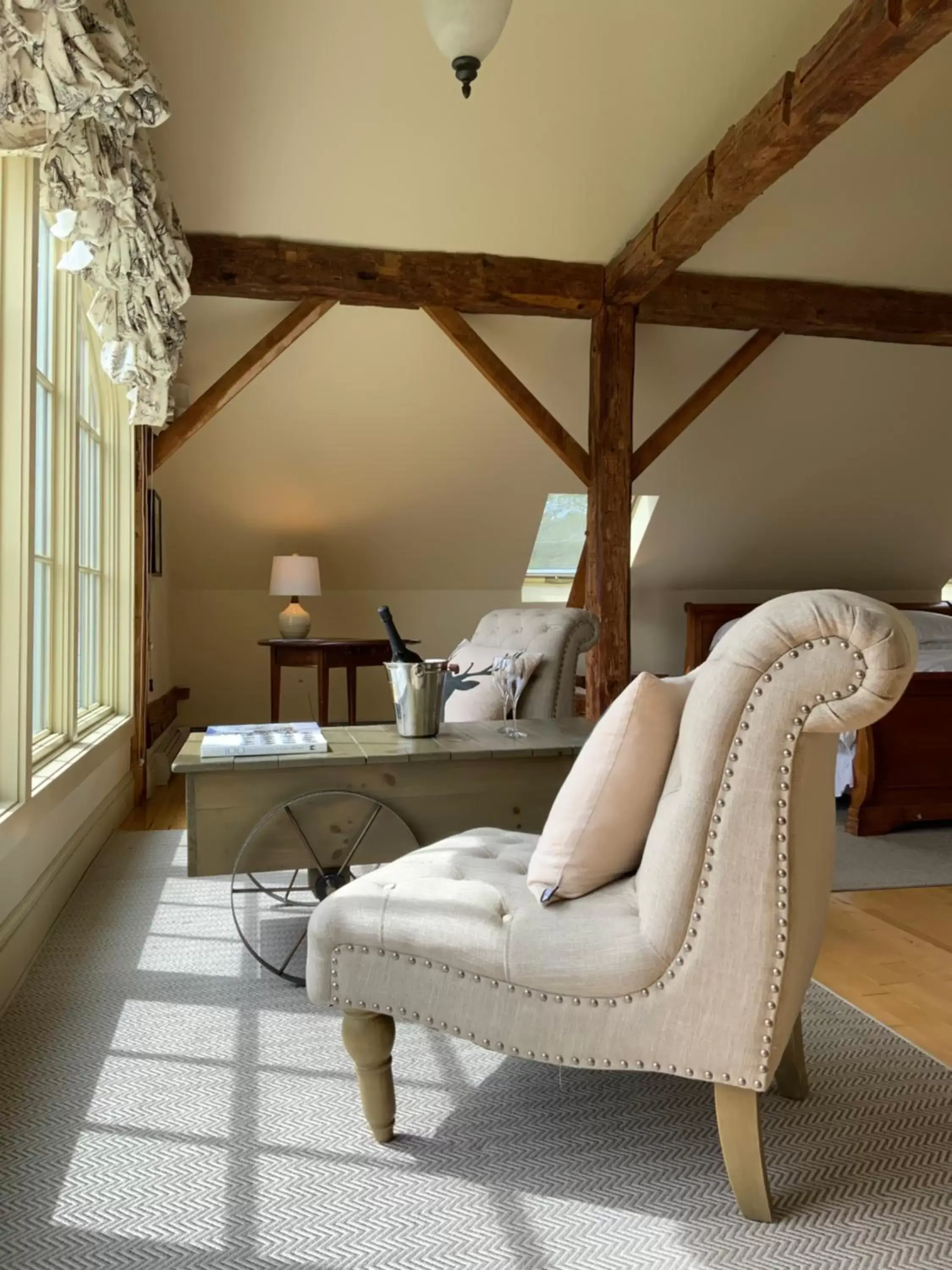 Living room, Seating Area in Four Columns Inn