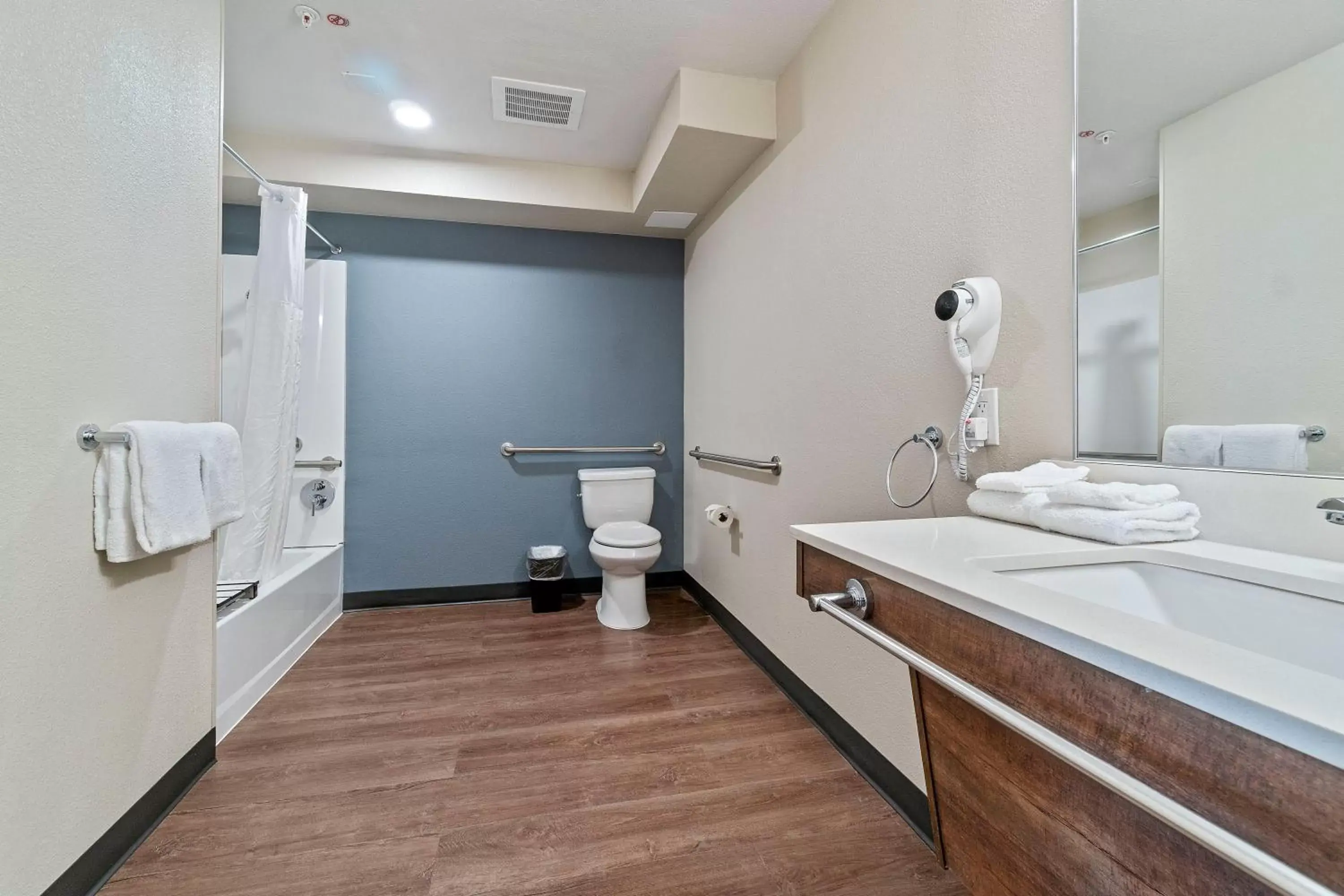 Bathroom in Extended Stay America Suites - San Francisco - San Mateo - SFO