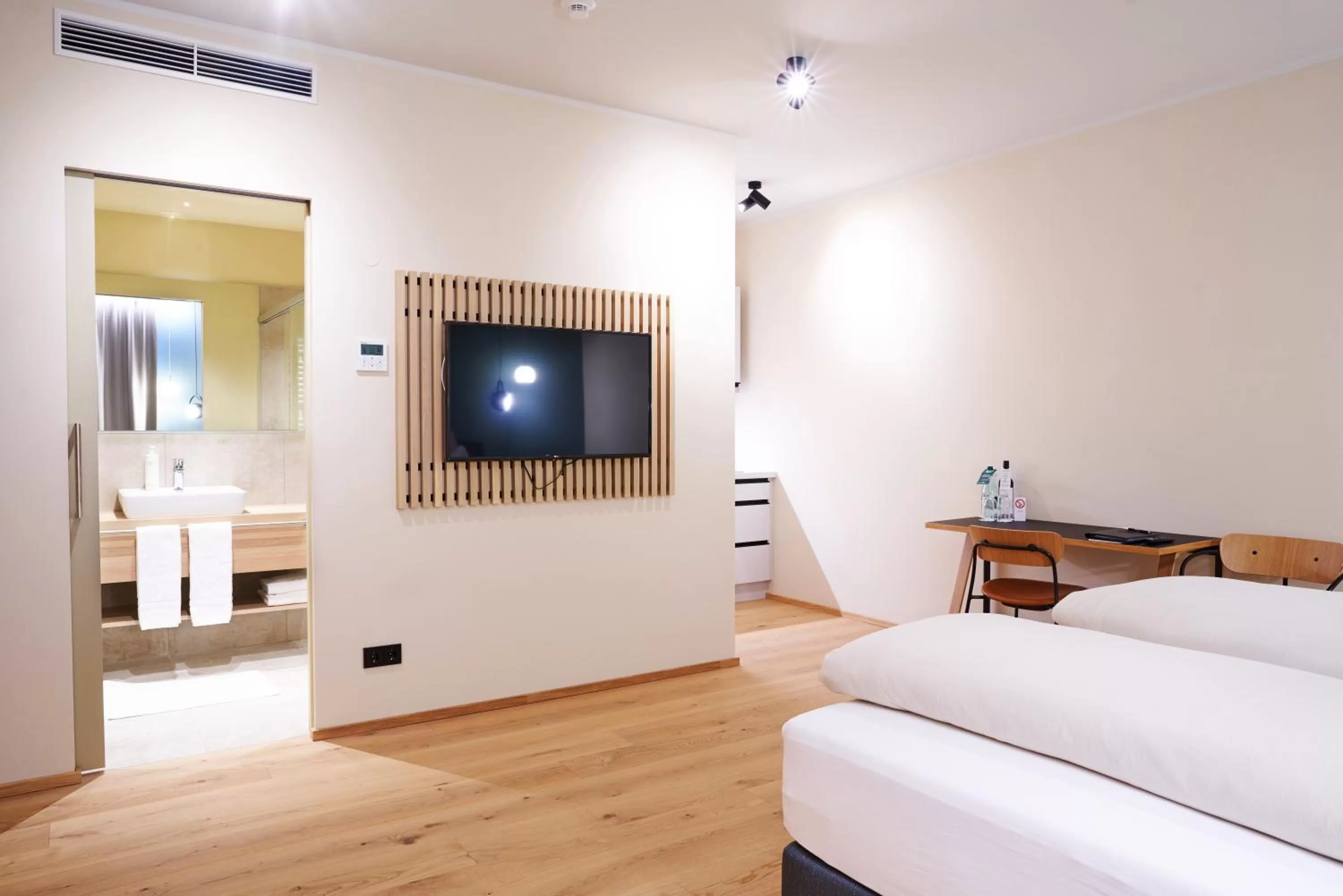 TV and multimedia, Bed in Gasthof Maxlhaid