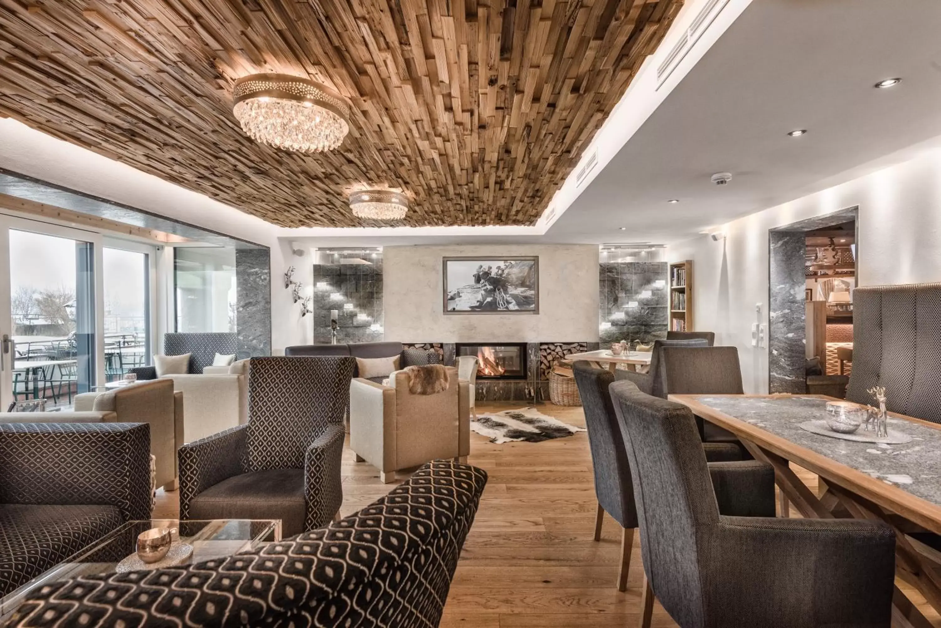 Lounge or bar, Restaurant/Places to Eat in Alpines Lifestyle Hotel Tannenhof