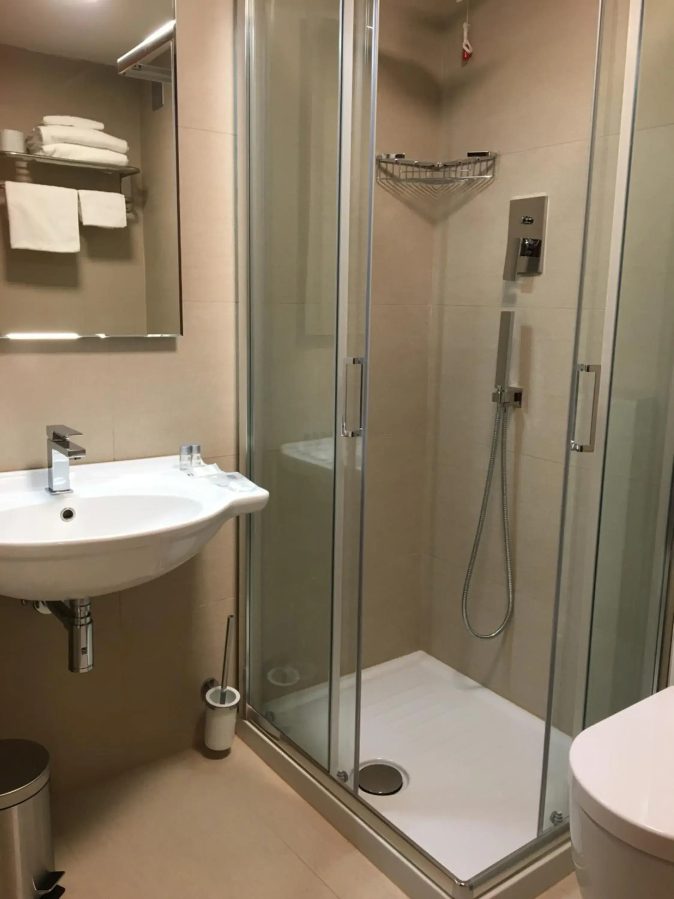 Shower, Bathroom in Maxxim Hotel