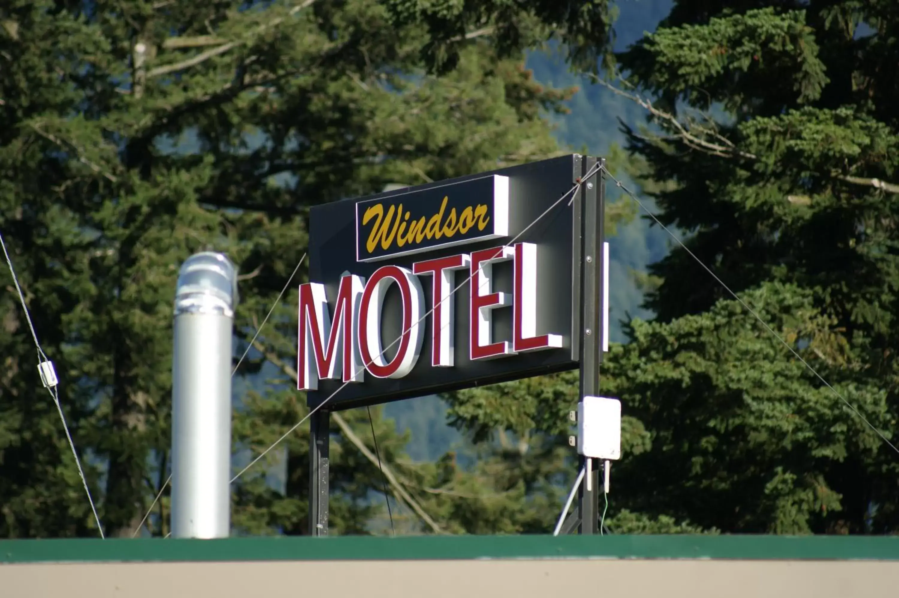 Property logo or sign in Windsor Motel