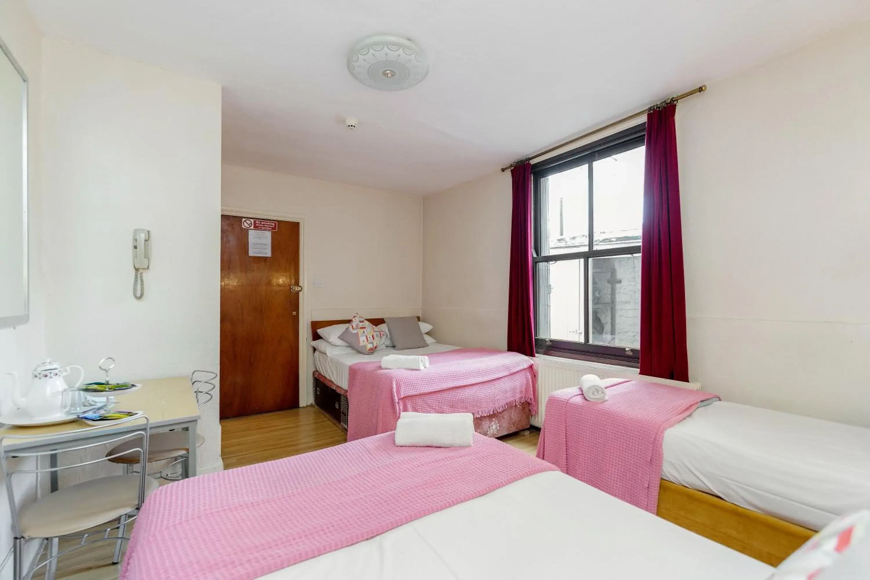 Photo of the whole room, Bed in Russell Square Hotel Photo of the whole room, Bed in Russell Square Hotel