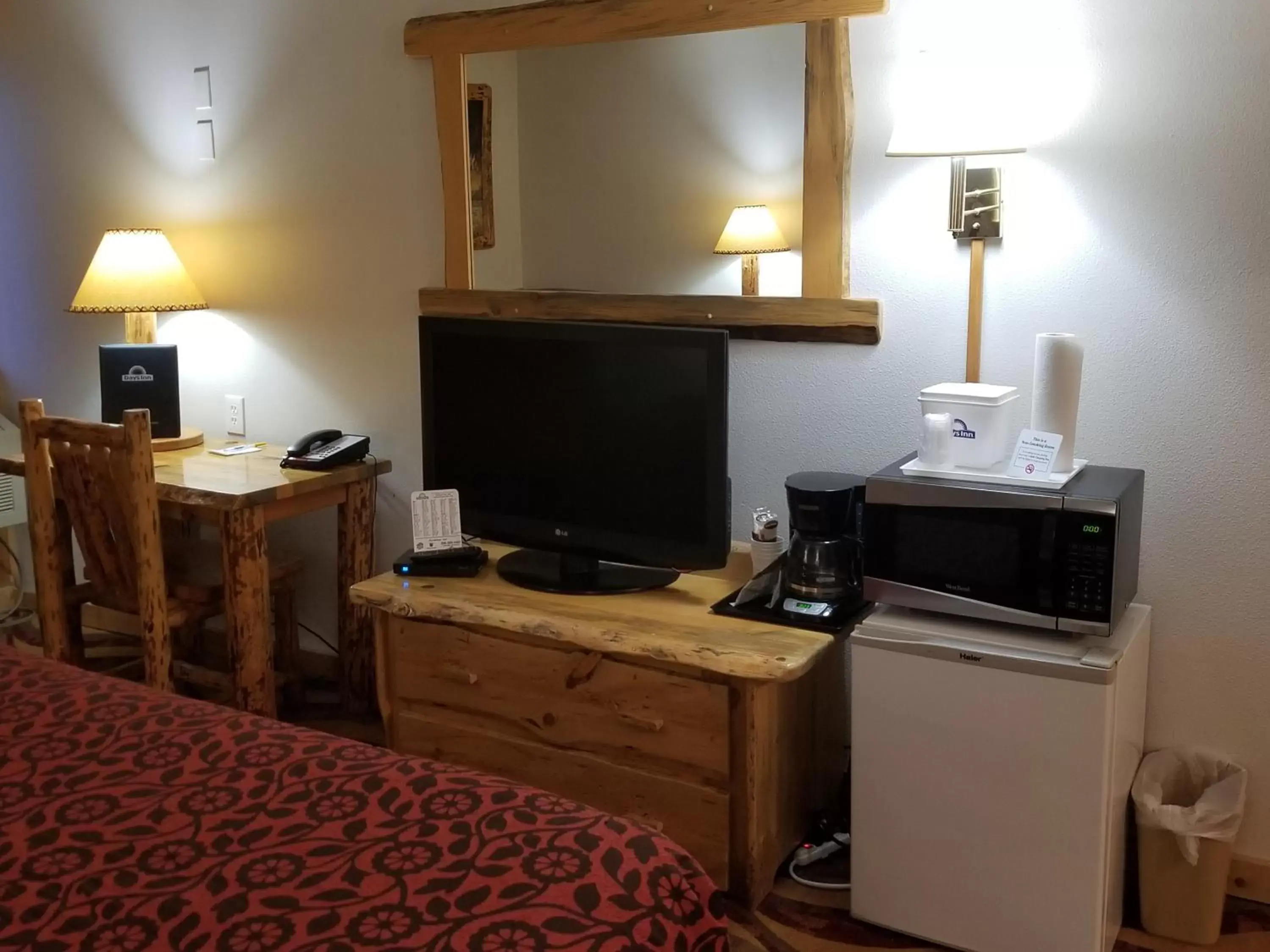 TV/Entertainment Center in Days Inn by Wyndham Sandpoint