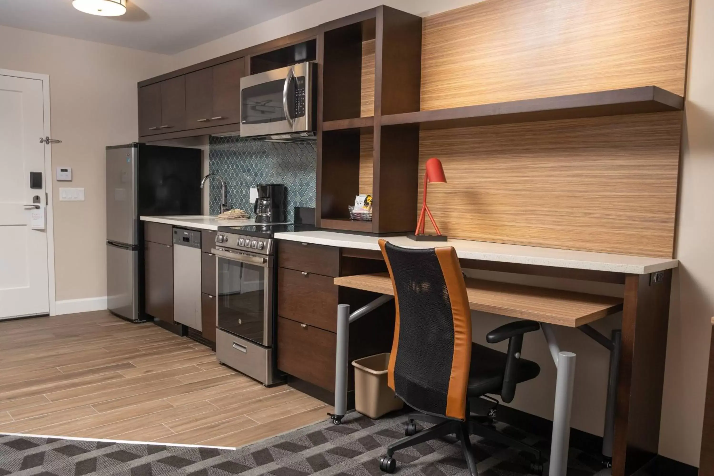 Bedroom, Kitchen/Kitchenette in TownePlace Suites by Marriott Petawawa
