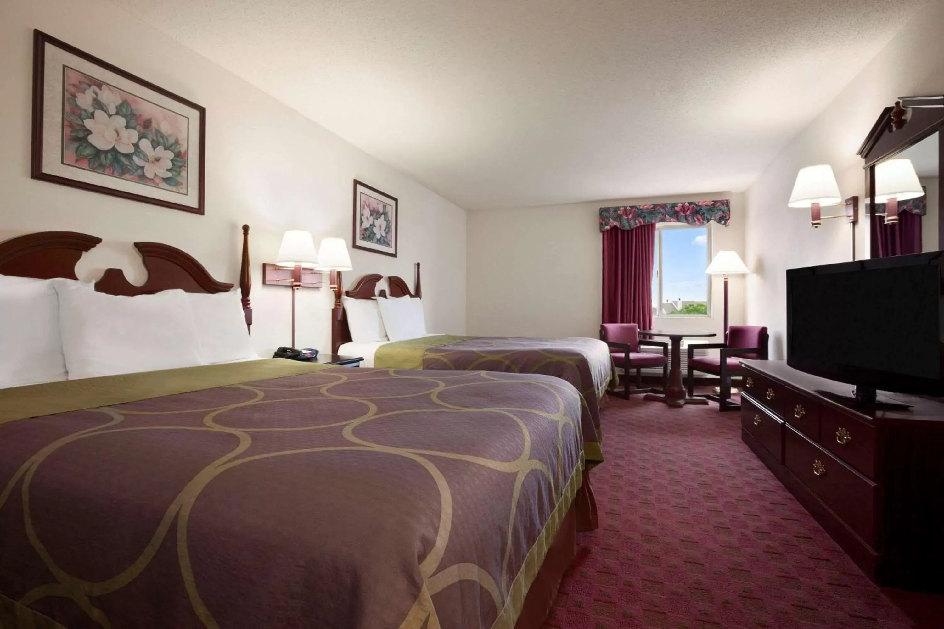 Photo of the whole room, Bed in Super 8 by Wyndham Aurora/Naperville Area