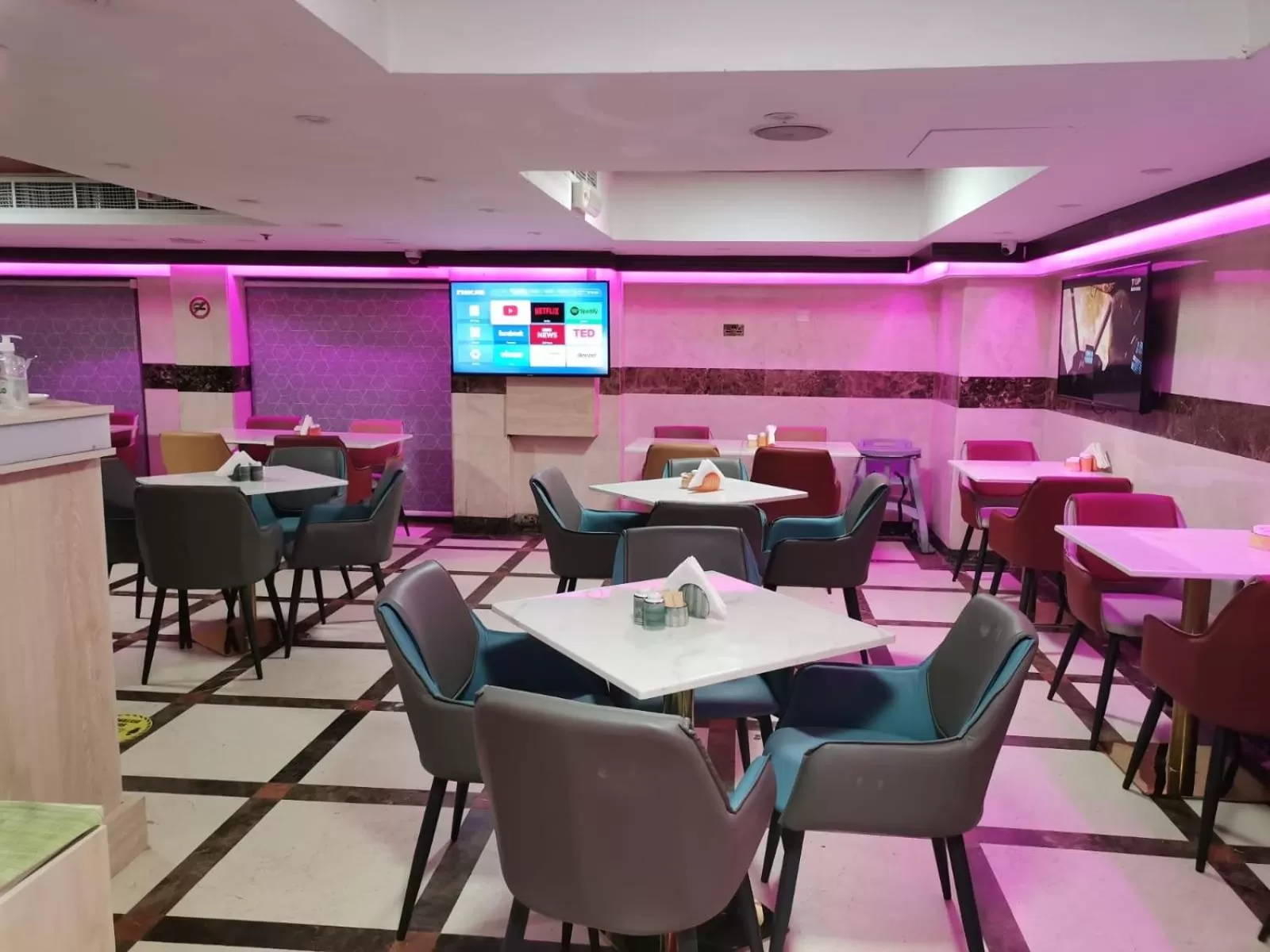 Restaurant/places to eat in Saffron Hotel
