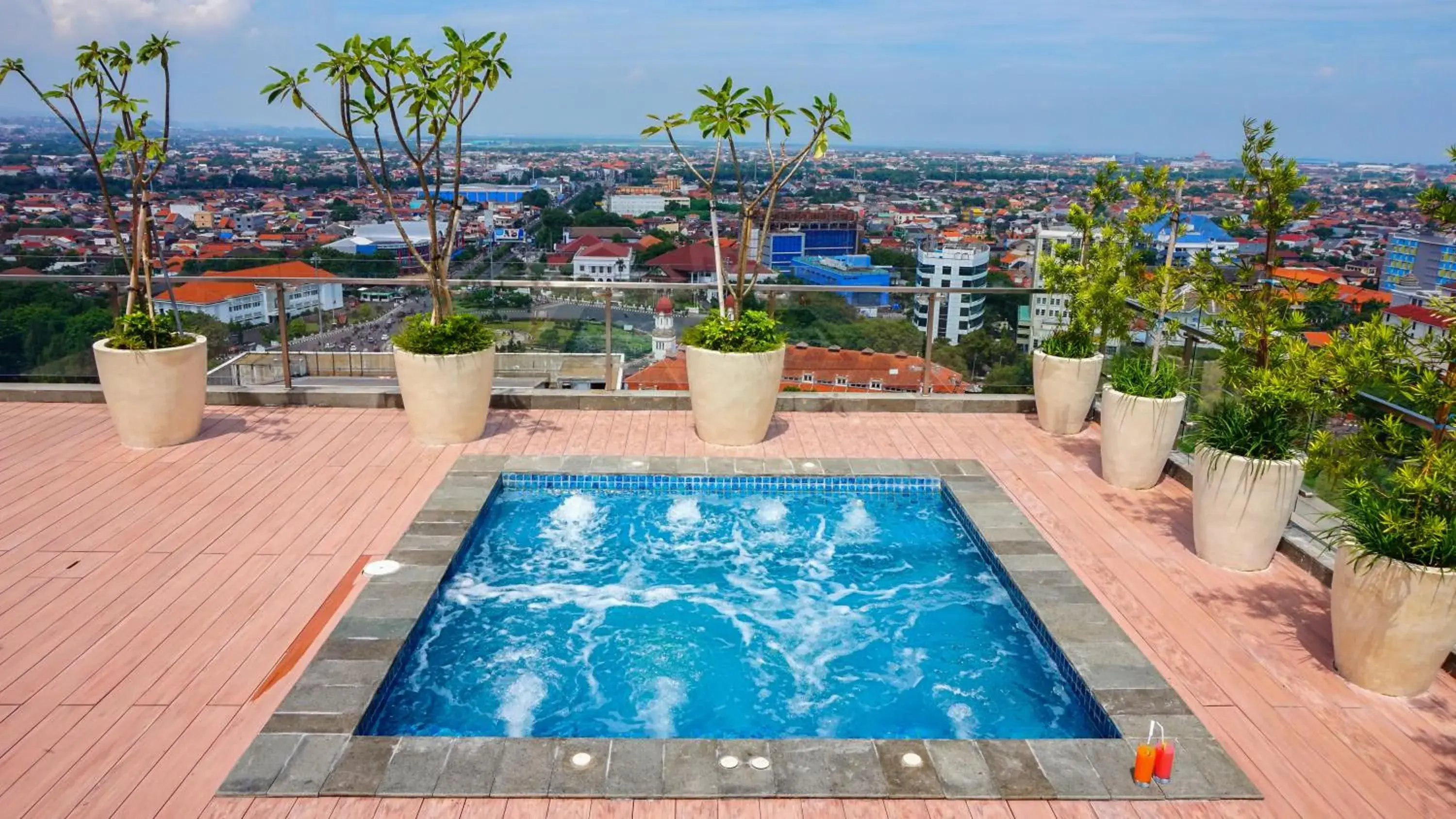 Open Air Bath, Swimming Pool in Louis Kienne Hotel Pandanaran