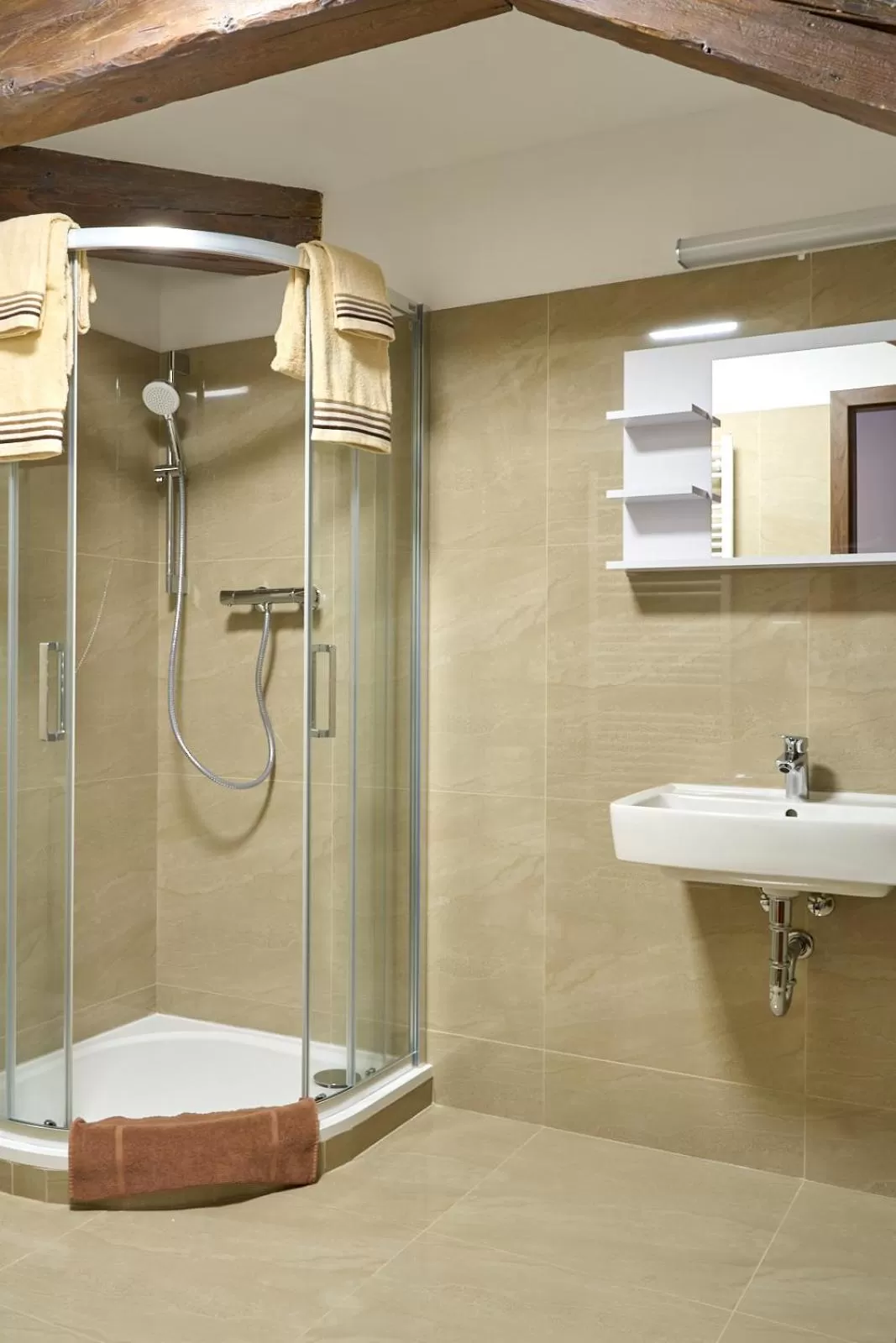 Bathroom in Vila Lovců králových