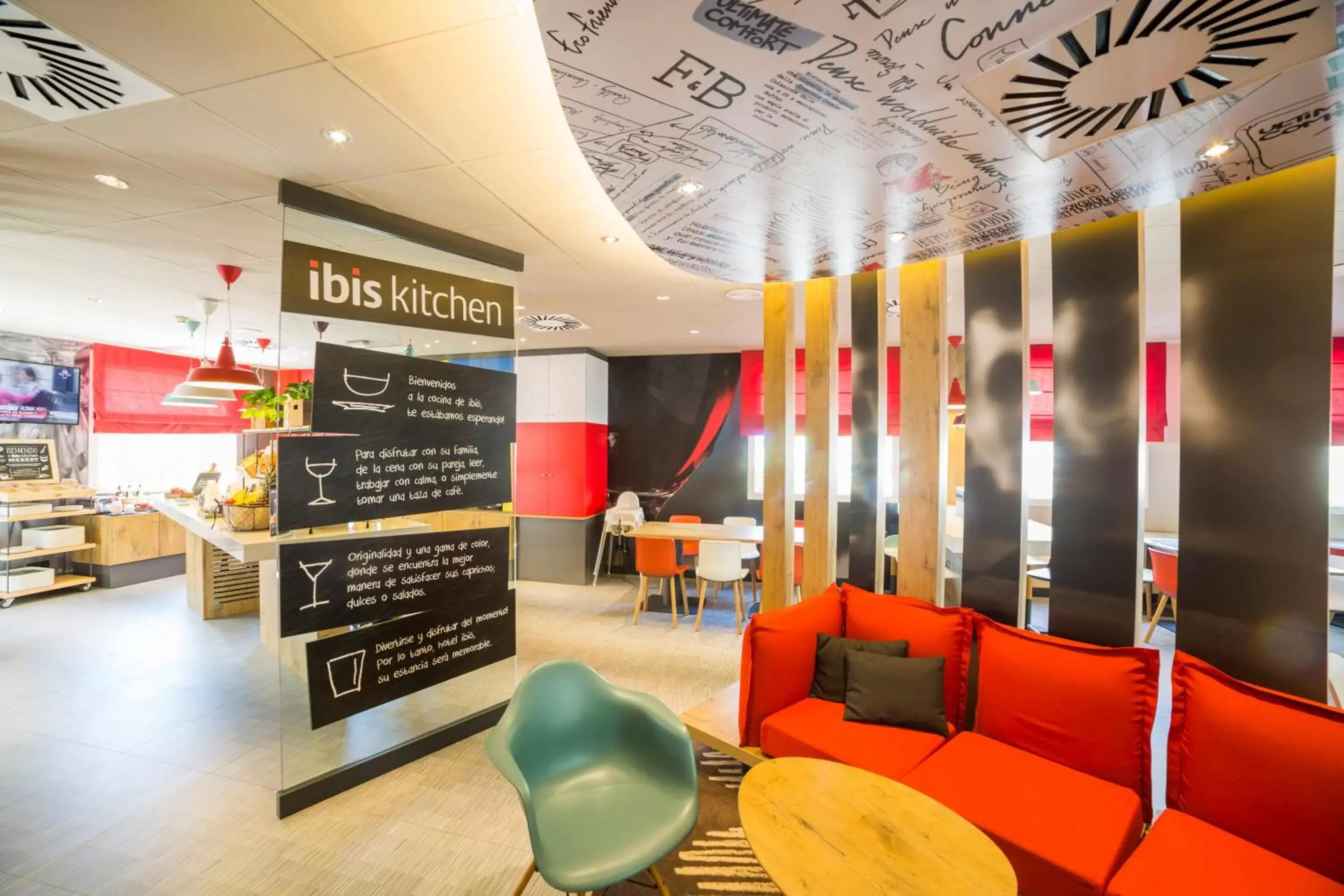 Lobby or reception in Ibis Barcelona Castelldefels