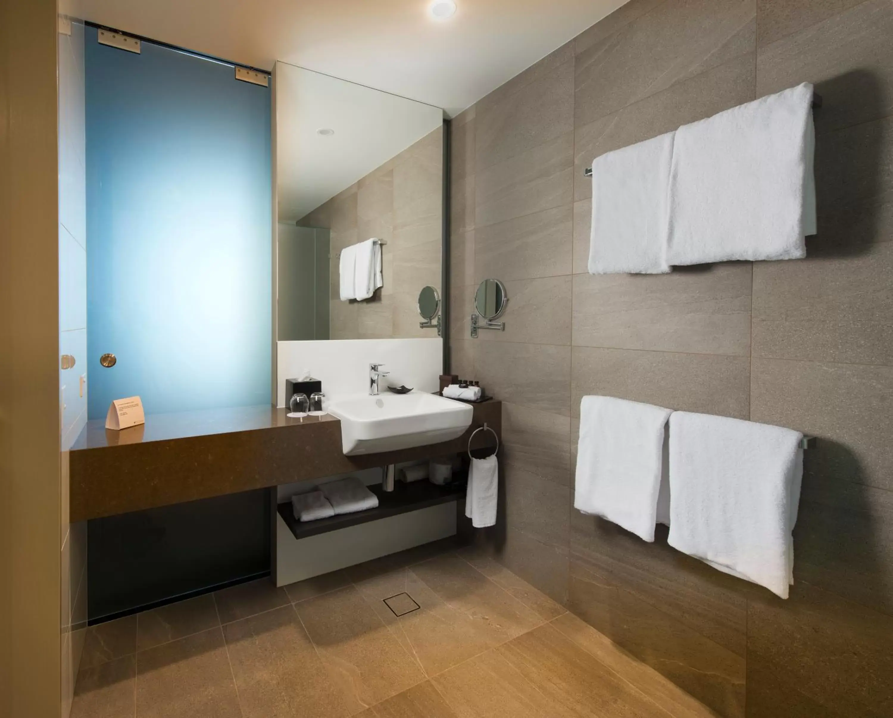 Bathroom in Pullman Brisbane Airport Bathroom in Pullman Brisbane Airport