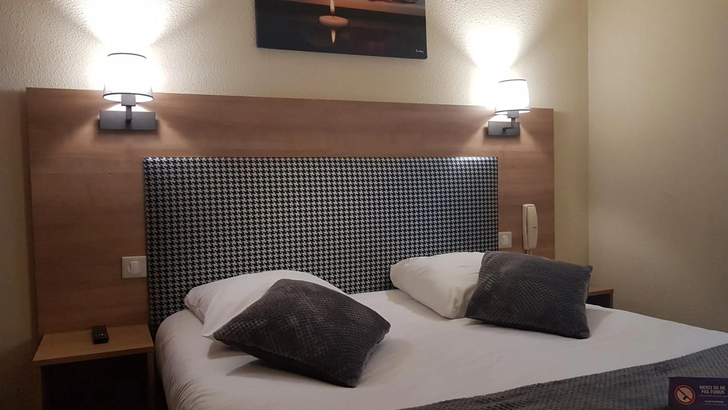 Photo of the whole room, Bed in Contact Hotel Atoll