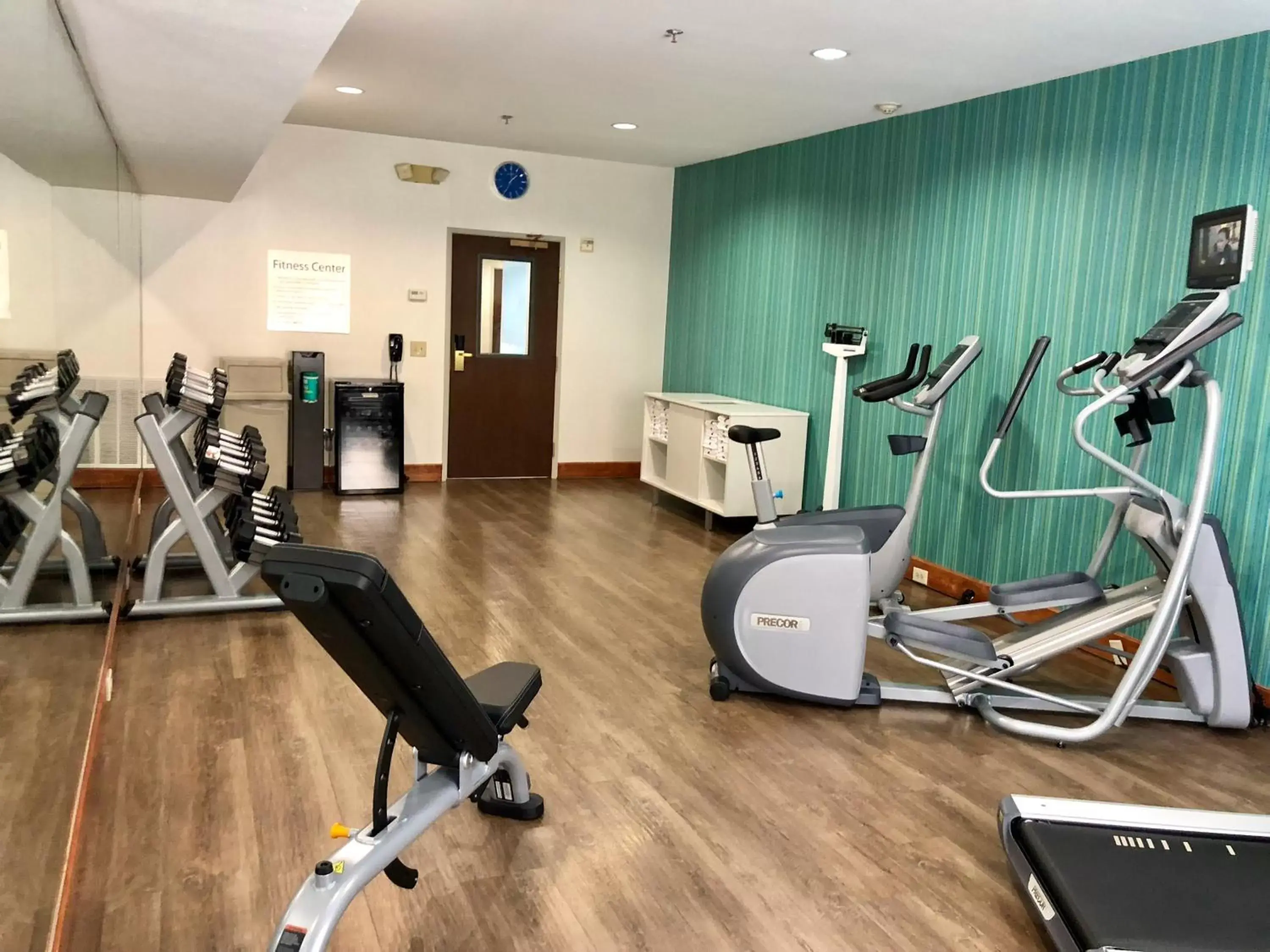 Spa and wellness centre/facilities, Fitness Center/Facilities in Holiday Inn Express Arlington Interstate 20 Parks Mall, an IHG Hotel