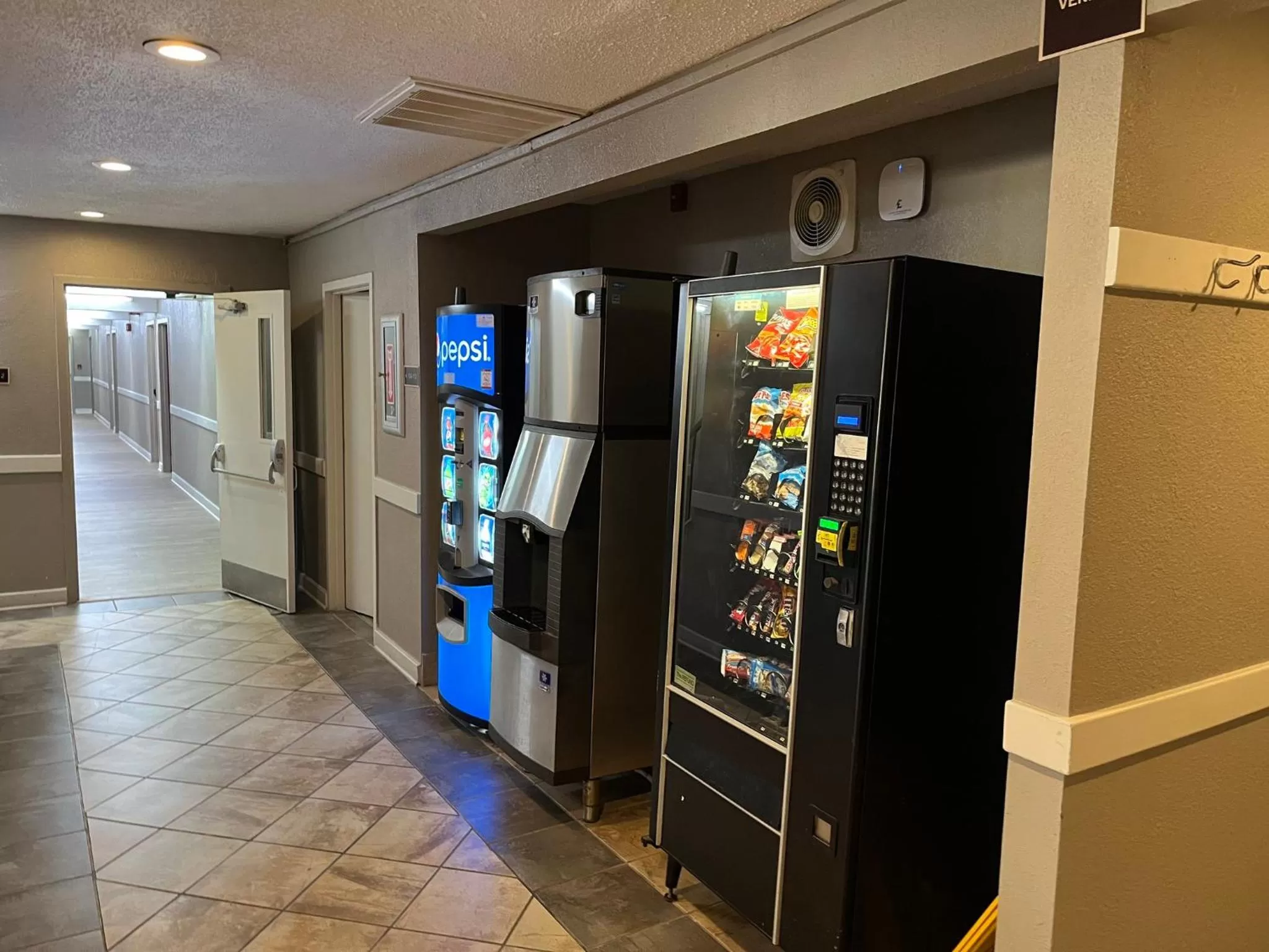 Other, Supermarket/Shops in Mulberry Inn and Plaza