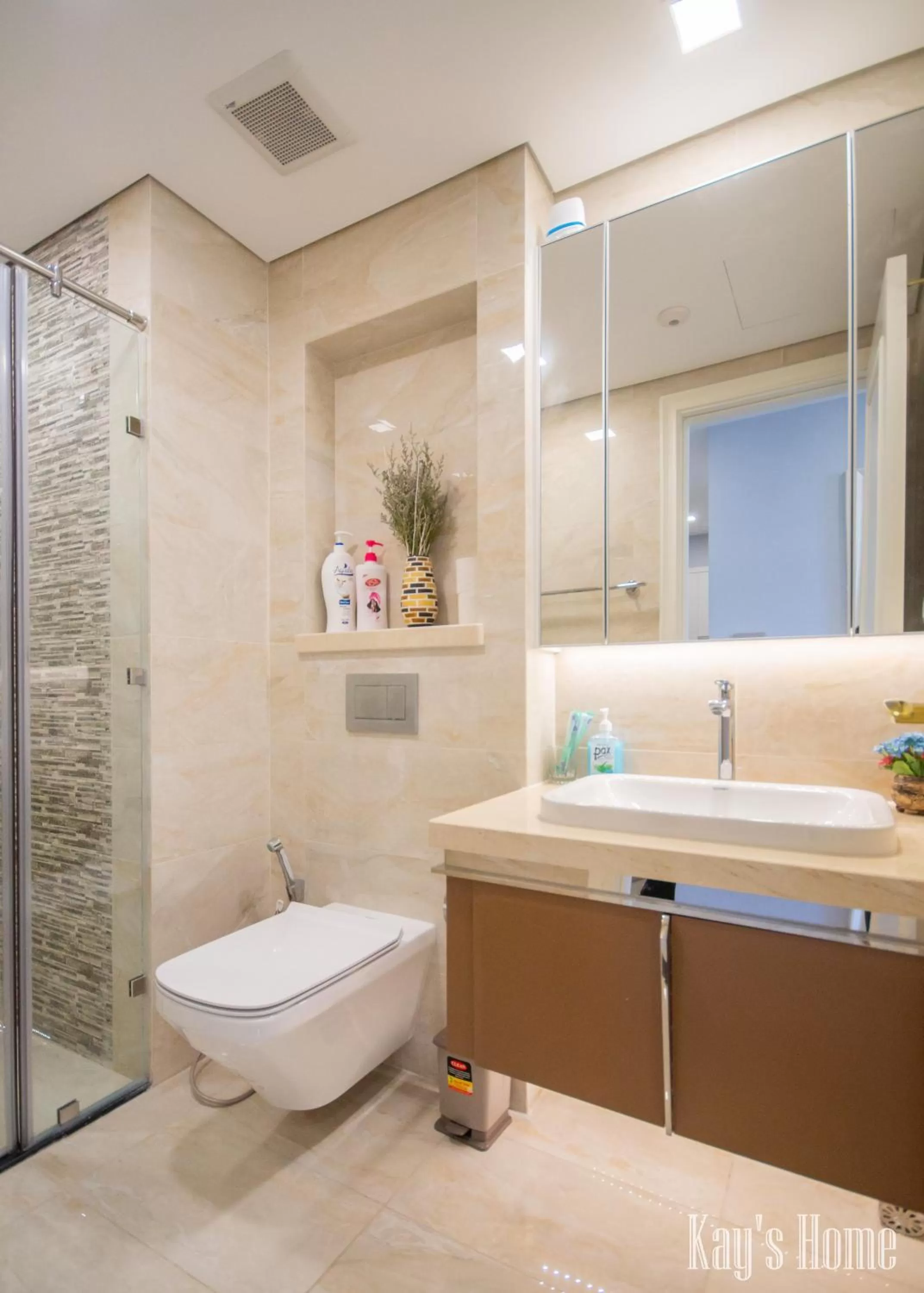 Bathroom in Vinhomes Central Park-Nice Homes