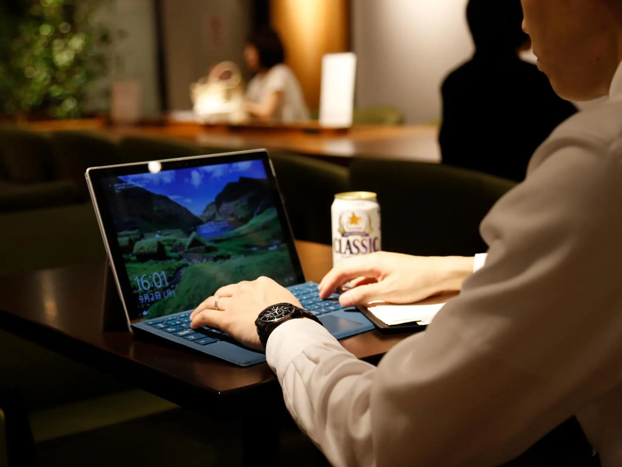 Communal lounge/ TV room in Gardens Cabin