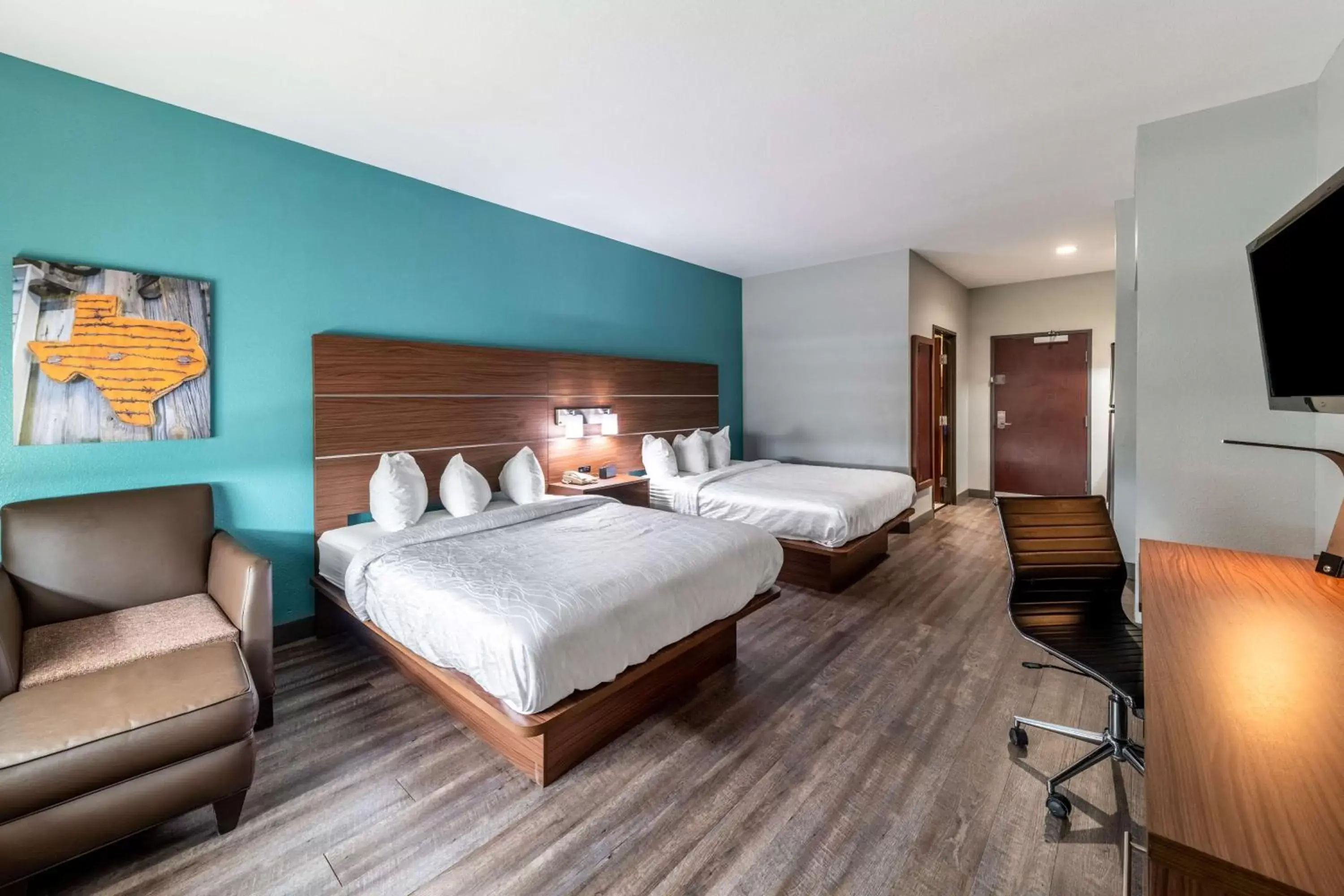 Bedroom in Best Western Bowie Inn & Suites