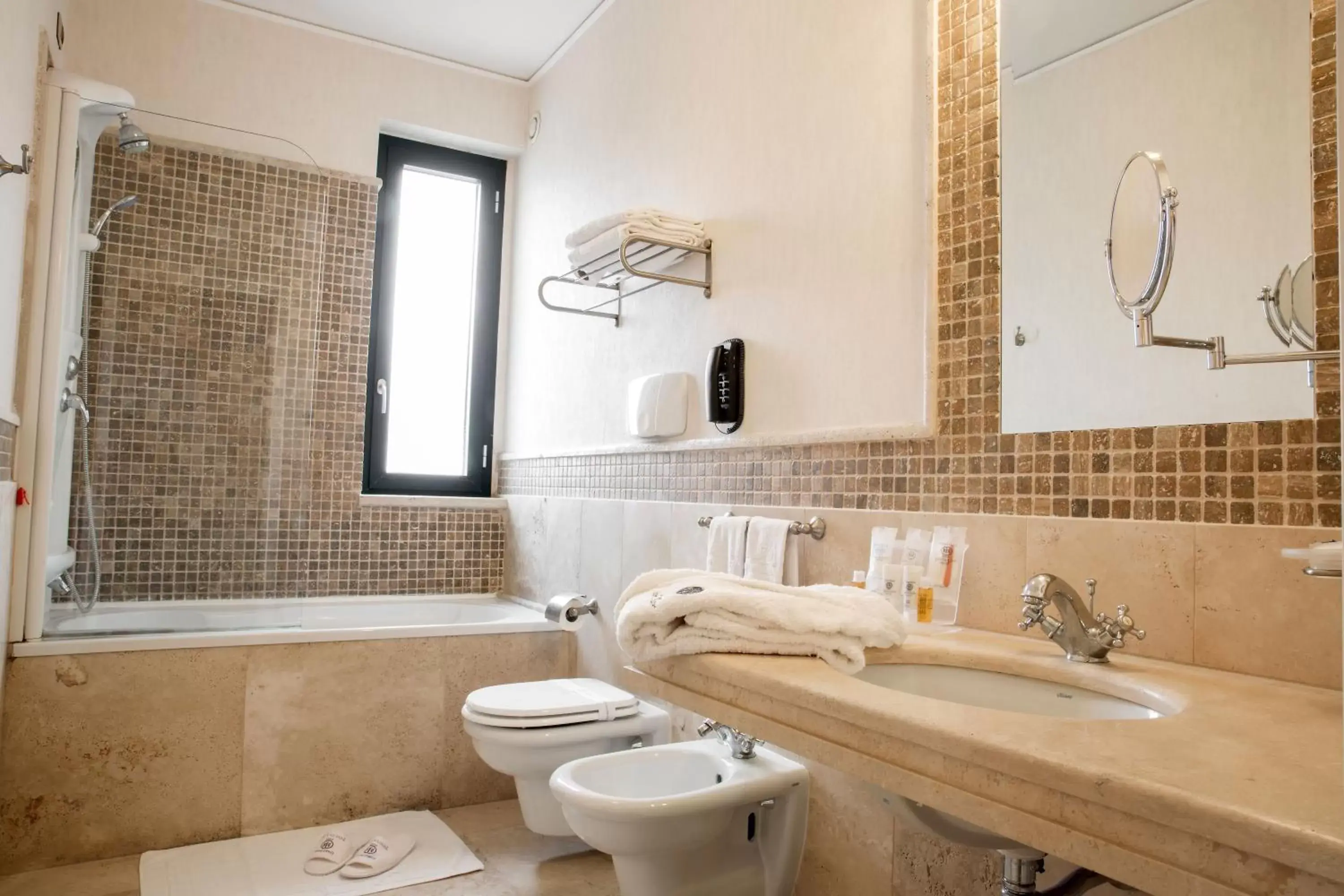 Deluxe Triple Room in Grand Hotel Paestum Deluxe Triple Room in Grand Hotel Paestum