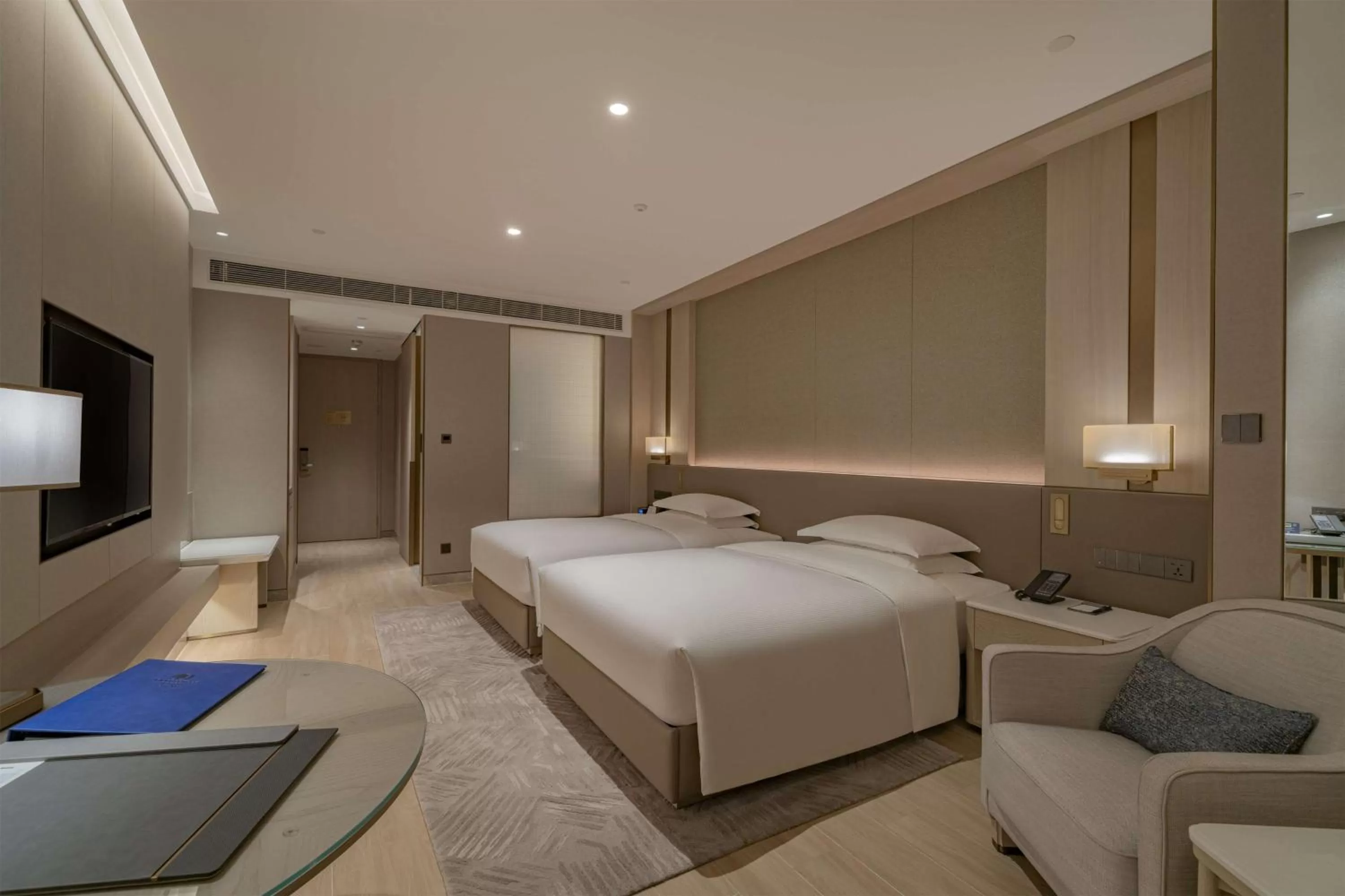 Bedroom, Bed in DoubleTree By Hilton Shenzhen Nanshan Hotel & Residences