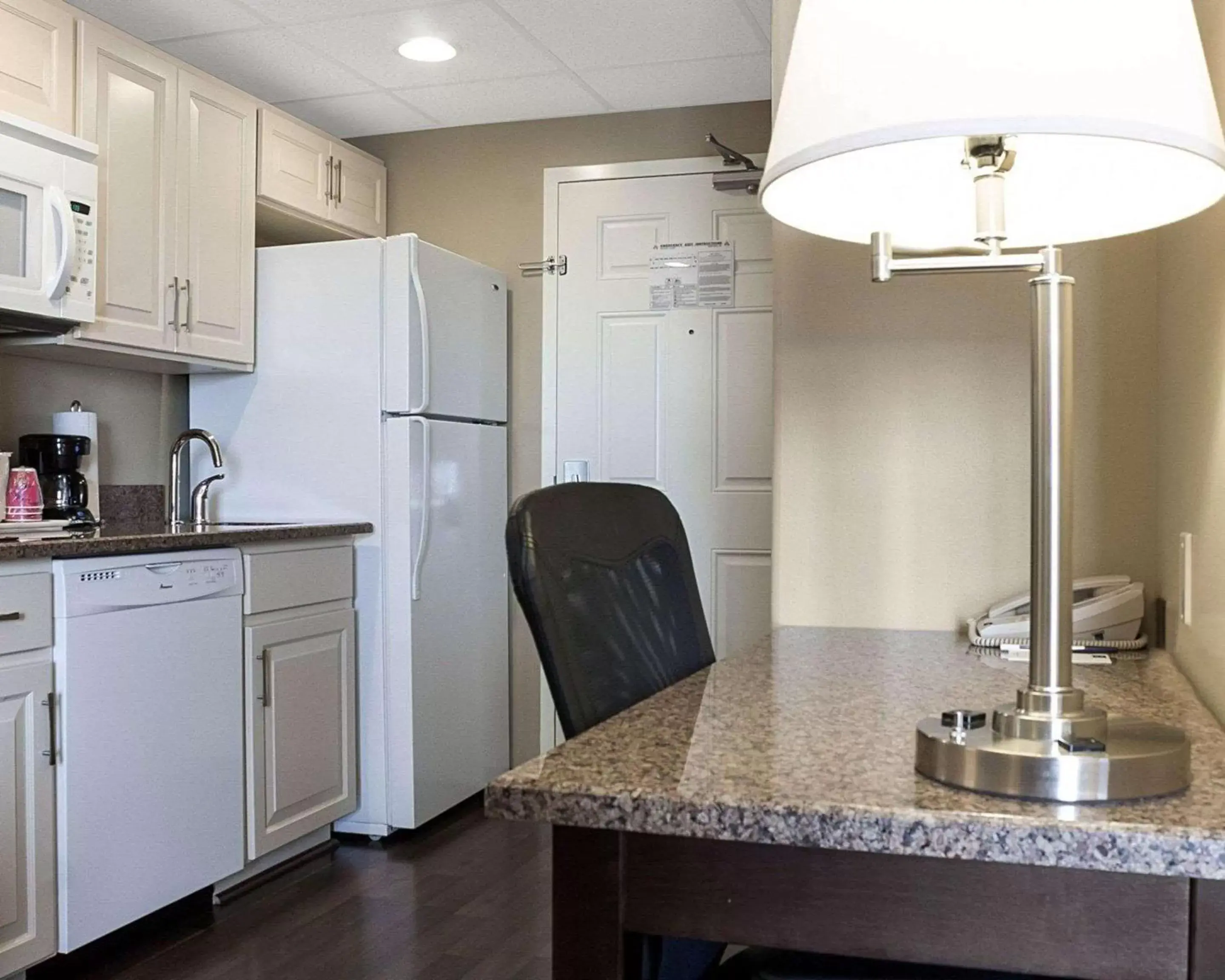 Kitchen or kitchenette, Kitchen/Kitchenette in MainStay Suites Bismarck