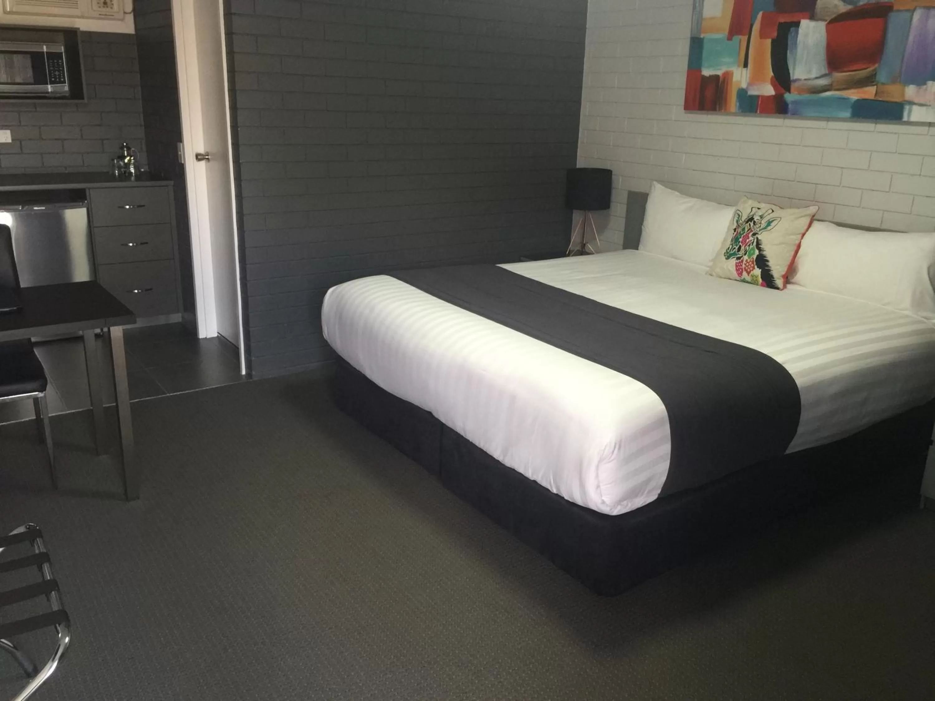 Bed in Blue Violet Motor Inn