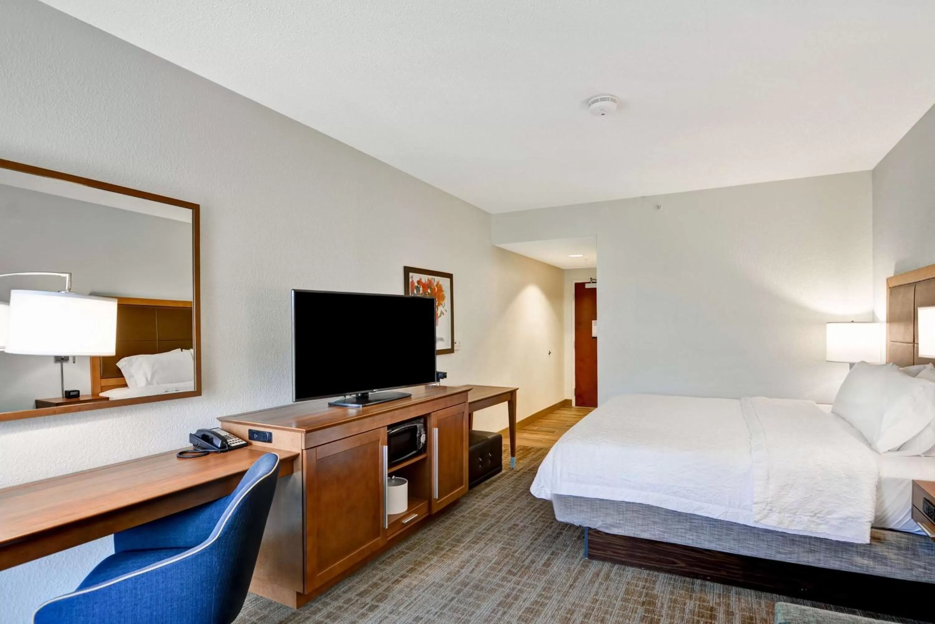 Bedroom, Bed in Hampton Inn Palm Beach Gardens