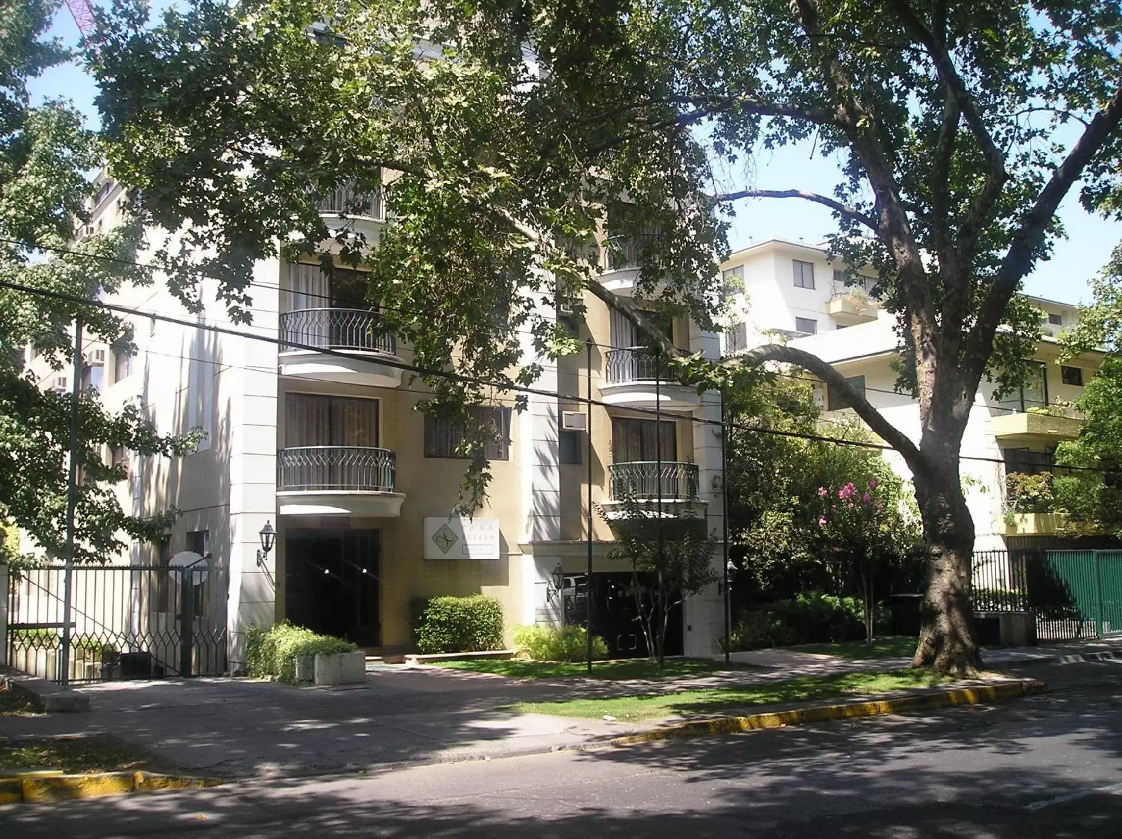 Facade/entrance, Property Building in Park Plaza Apartments