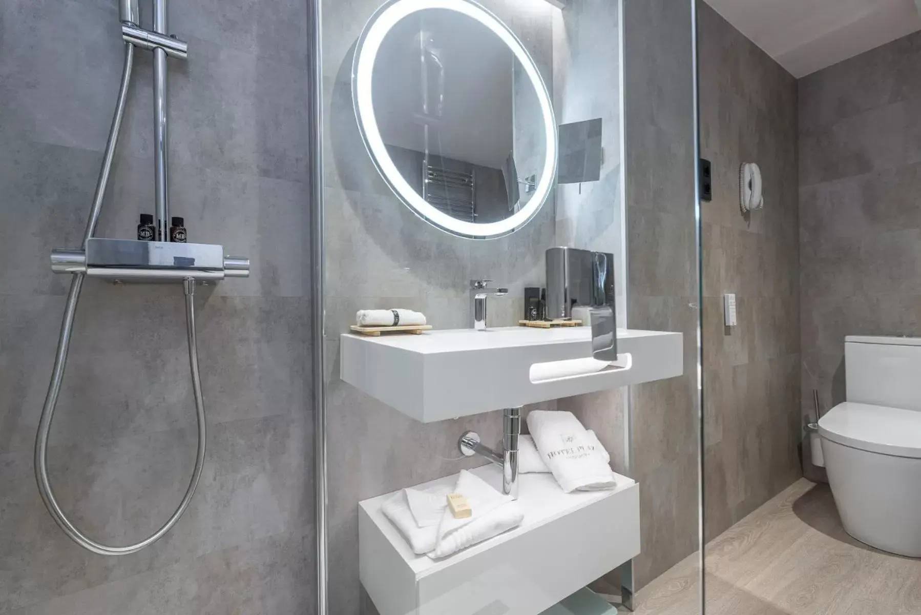 Shower, Bathroom in Grand Plaza Hotel & Wellness