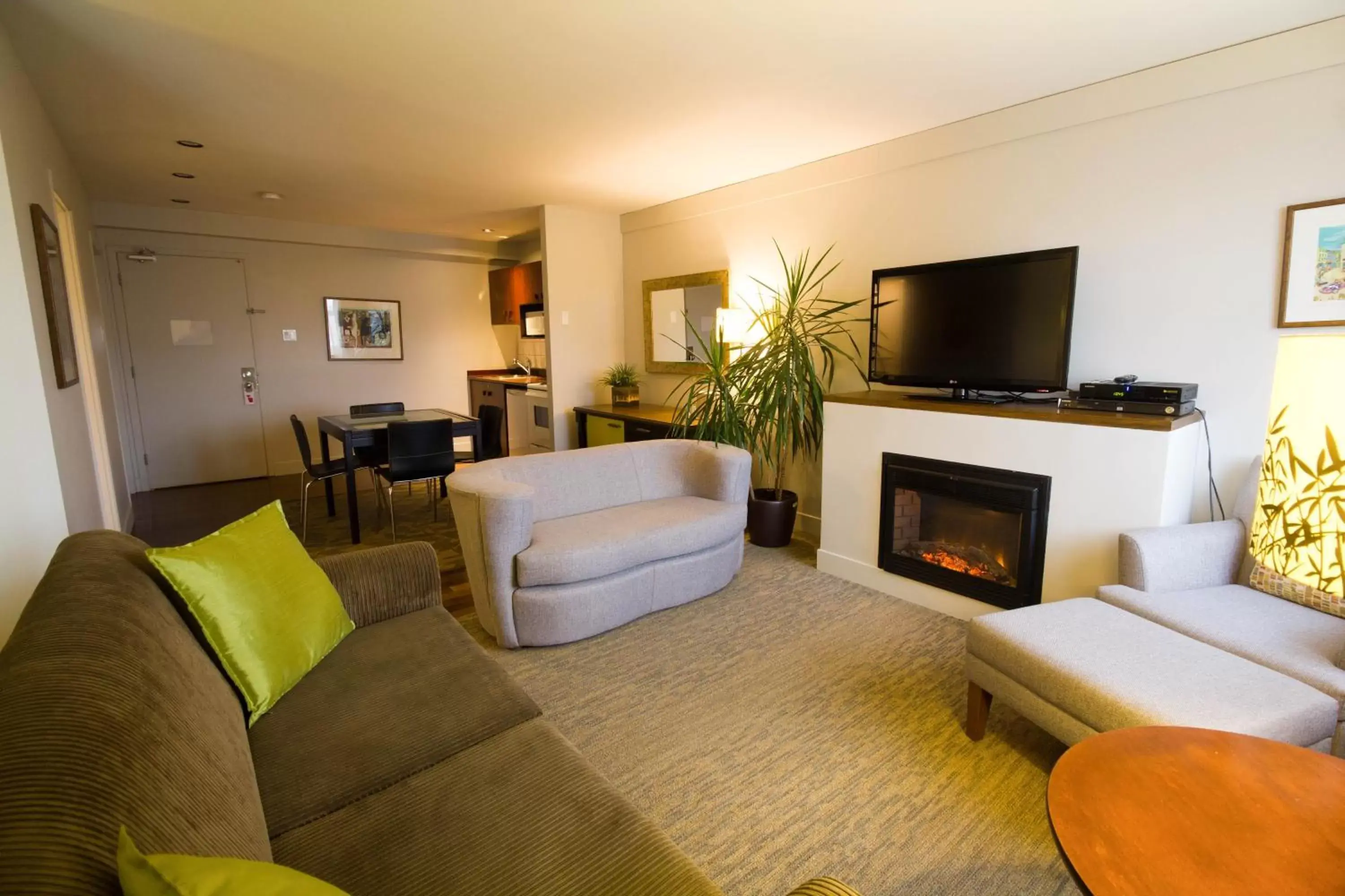 Living room, Seating Area in Hotel Champlain