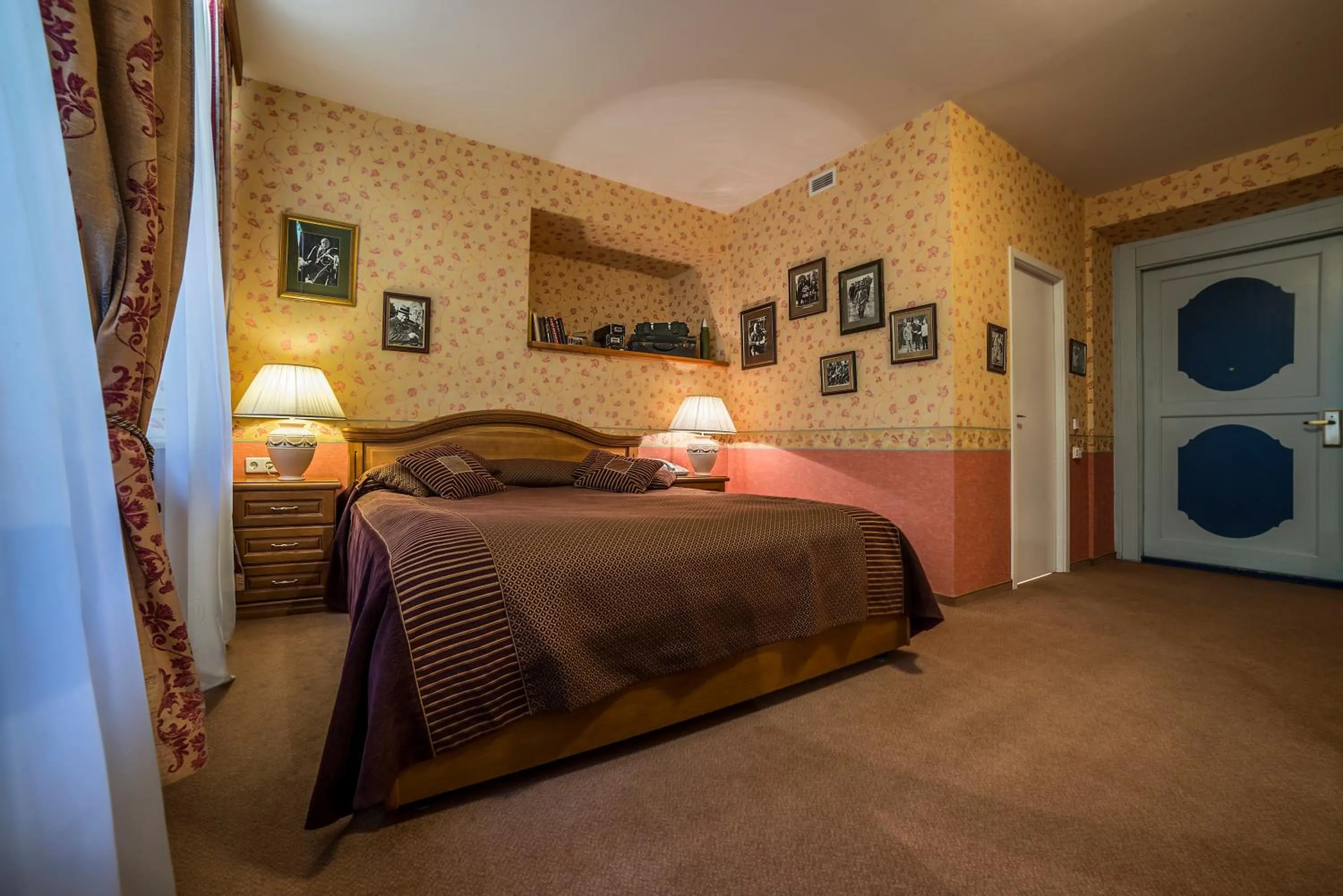 Bed in Shakespeare Boutique Hotel