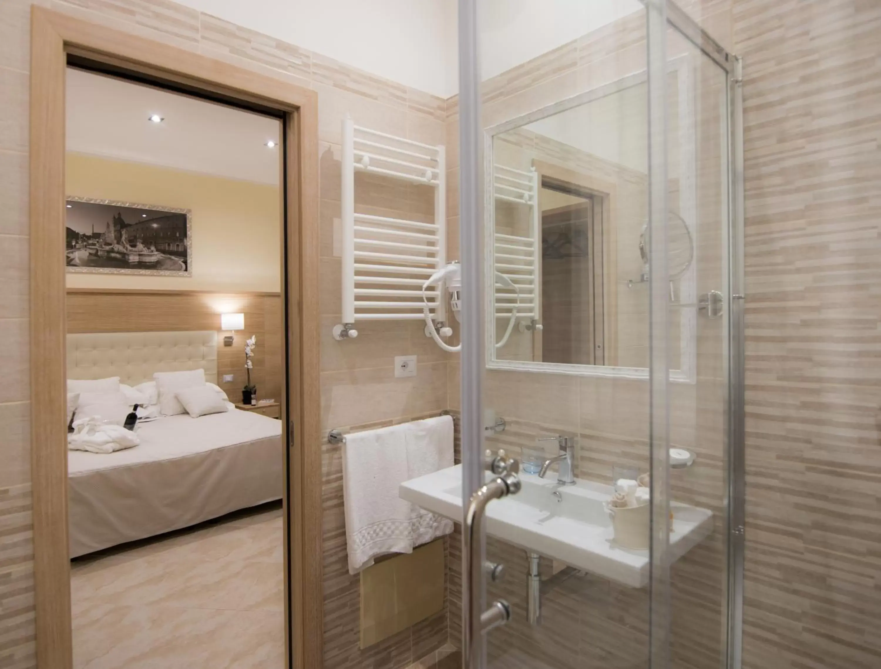 Shower, Bathroom in Esposizione Palace Hotel