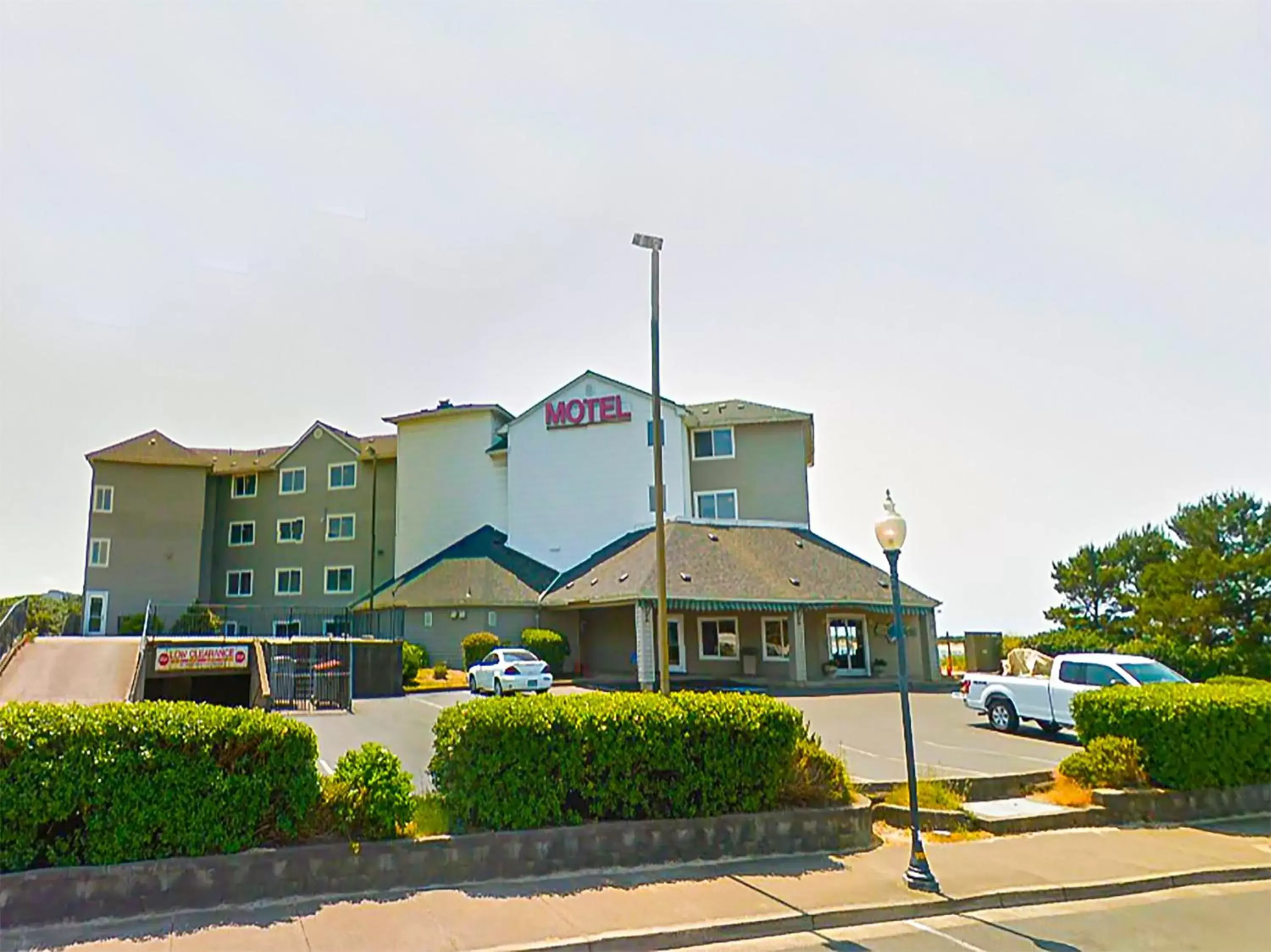 Parking, Property Building in Siletz Bay Beachfront Hotel by OYO Lincoln City