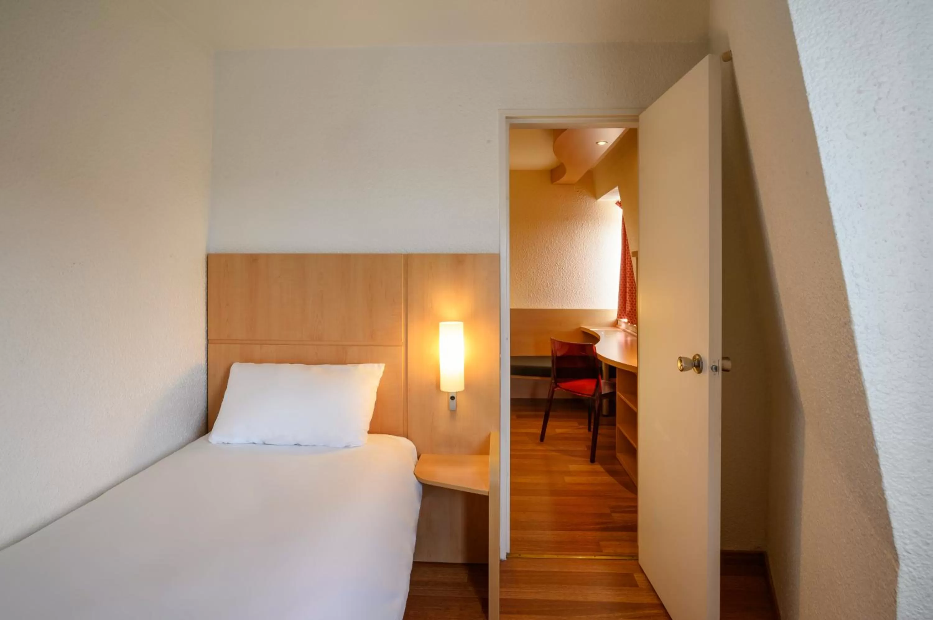 Standard Â Room with 1 Double bed and 1 Single bed in B&B HOTEL Le Mans Centre Cathédrale