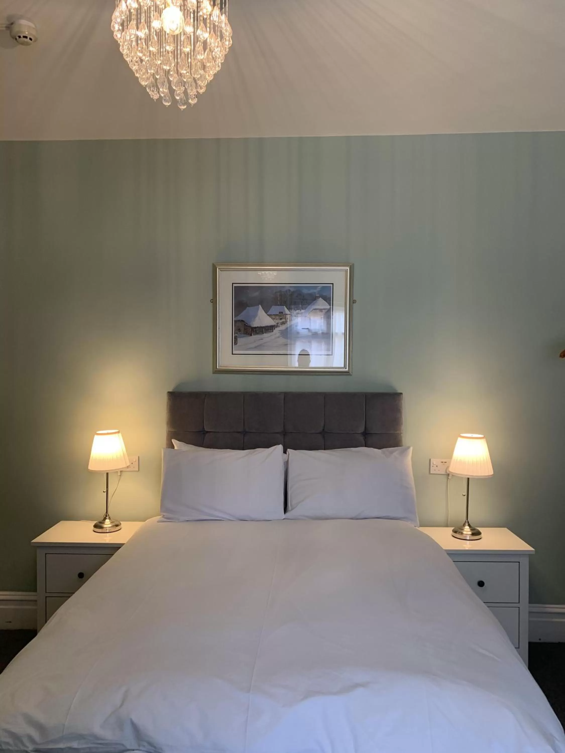 Bedroom, Bed in Shrubbery Guest House