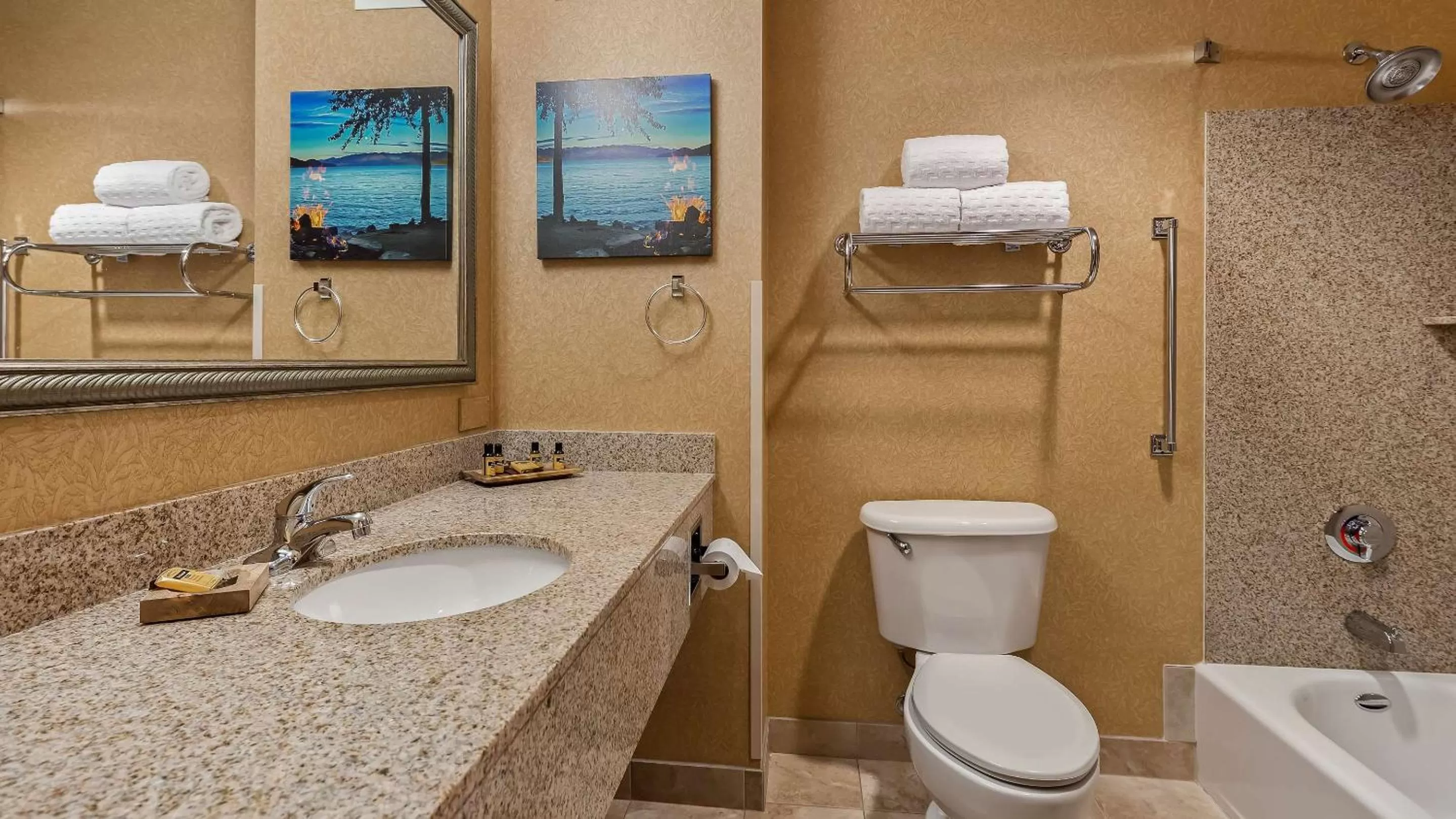 Deluxe Suite in Best Western Plus Ponderay Mountain Lodge Sandpoint