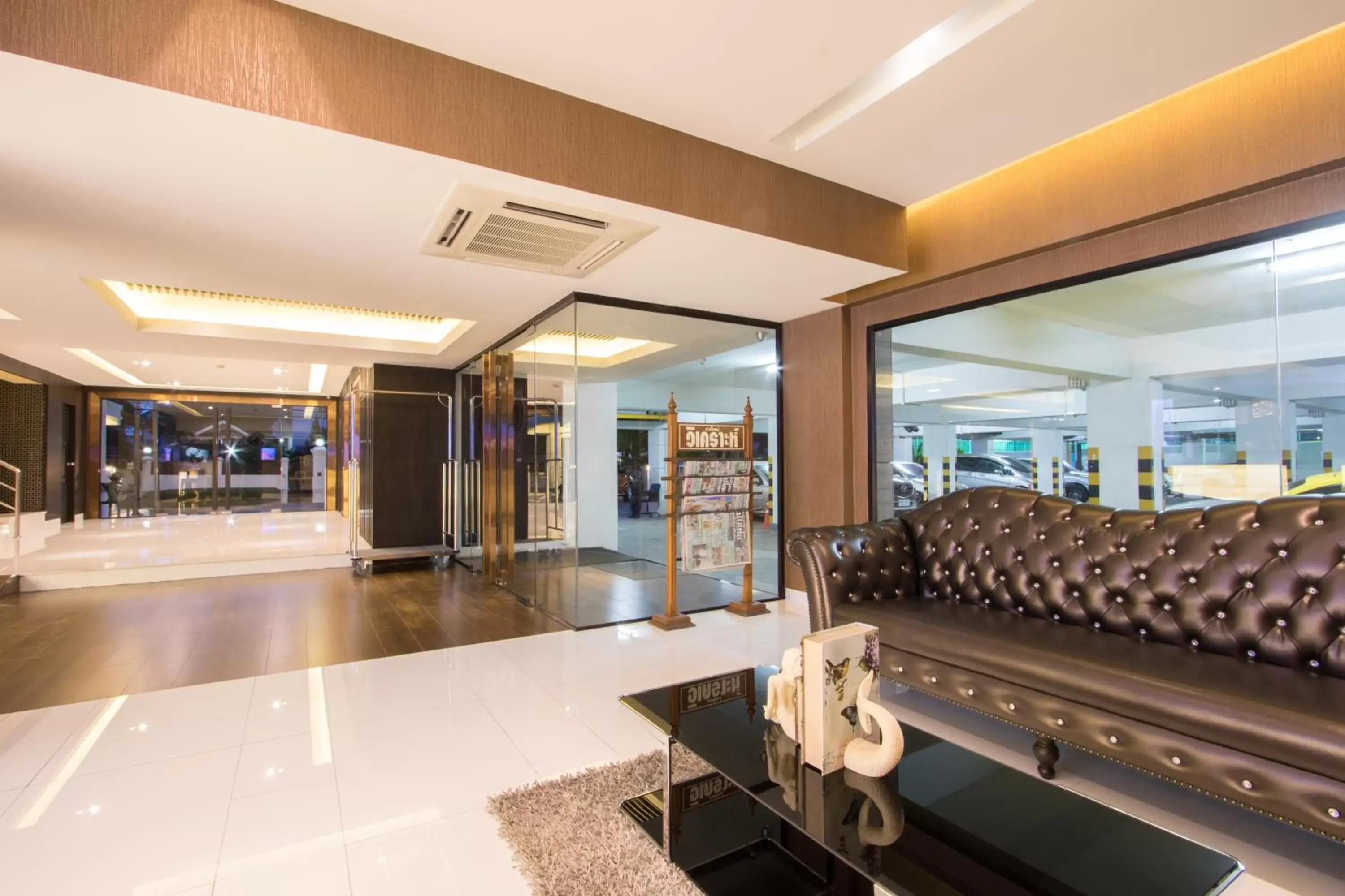 Property building in Chateau de Sukhumvit Property building in Chateau de Sukhumvit