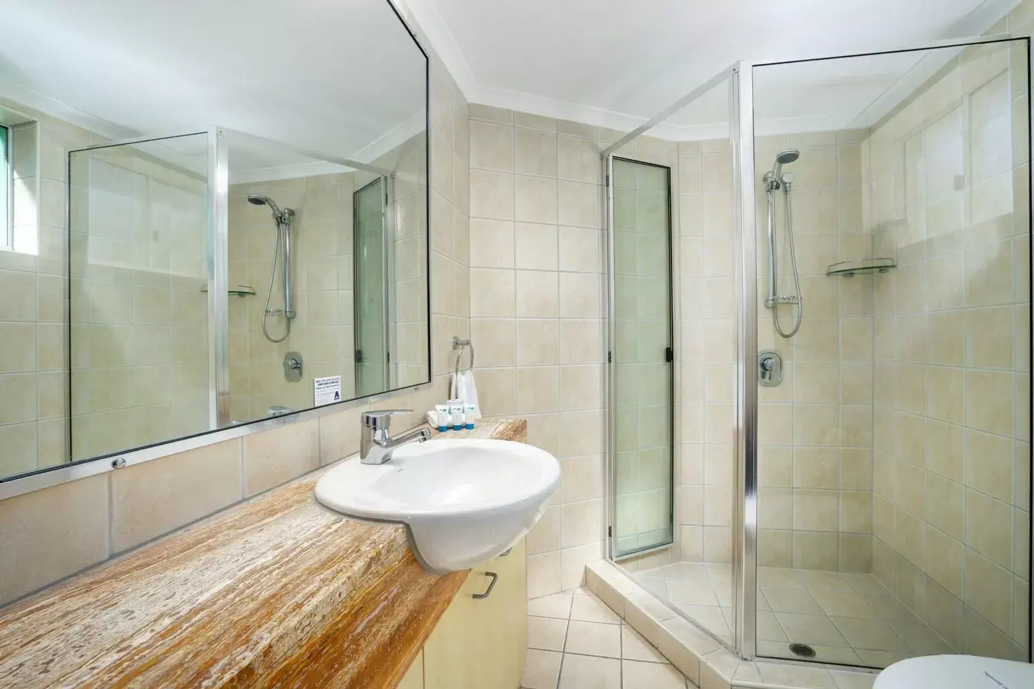 Shower, Bathroom in Rolling Surf Resort