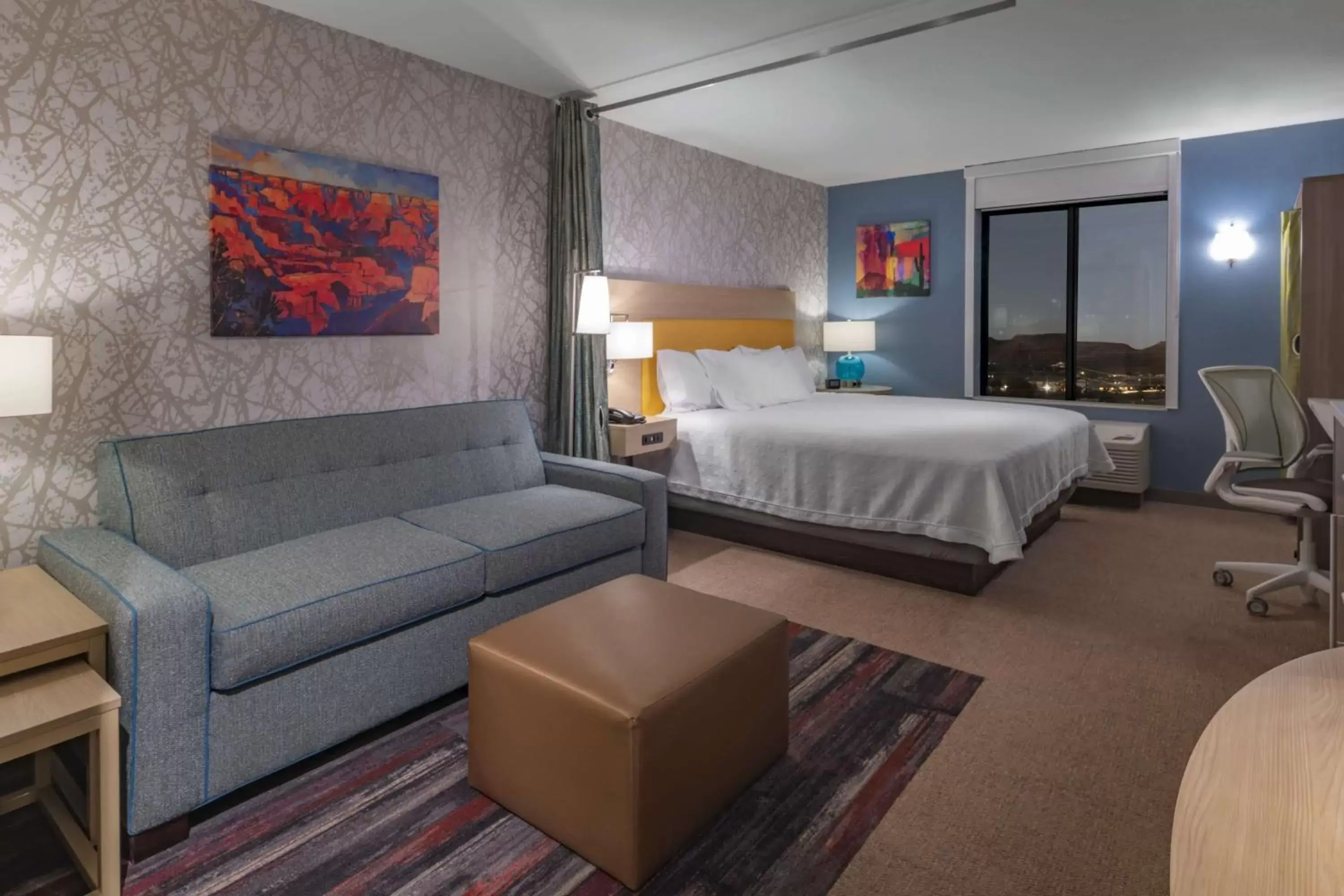 Bedroom in Home2 Suites by Hilton Kingman