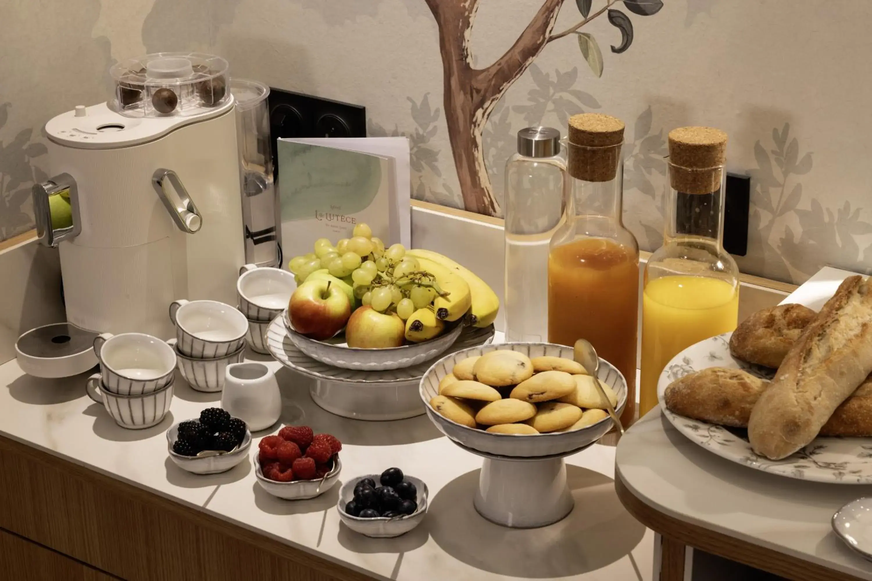 Breakfast in Hotel De Lutece - Notre-Dame