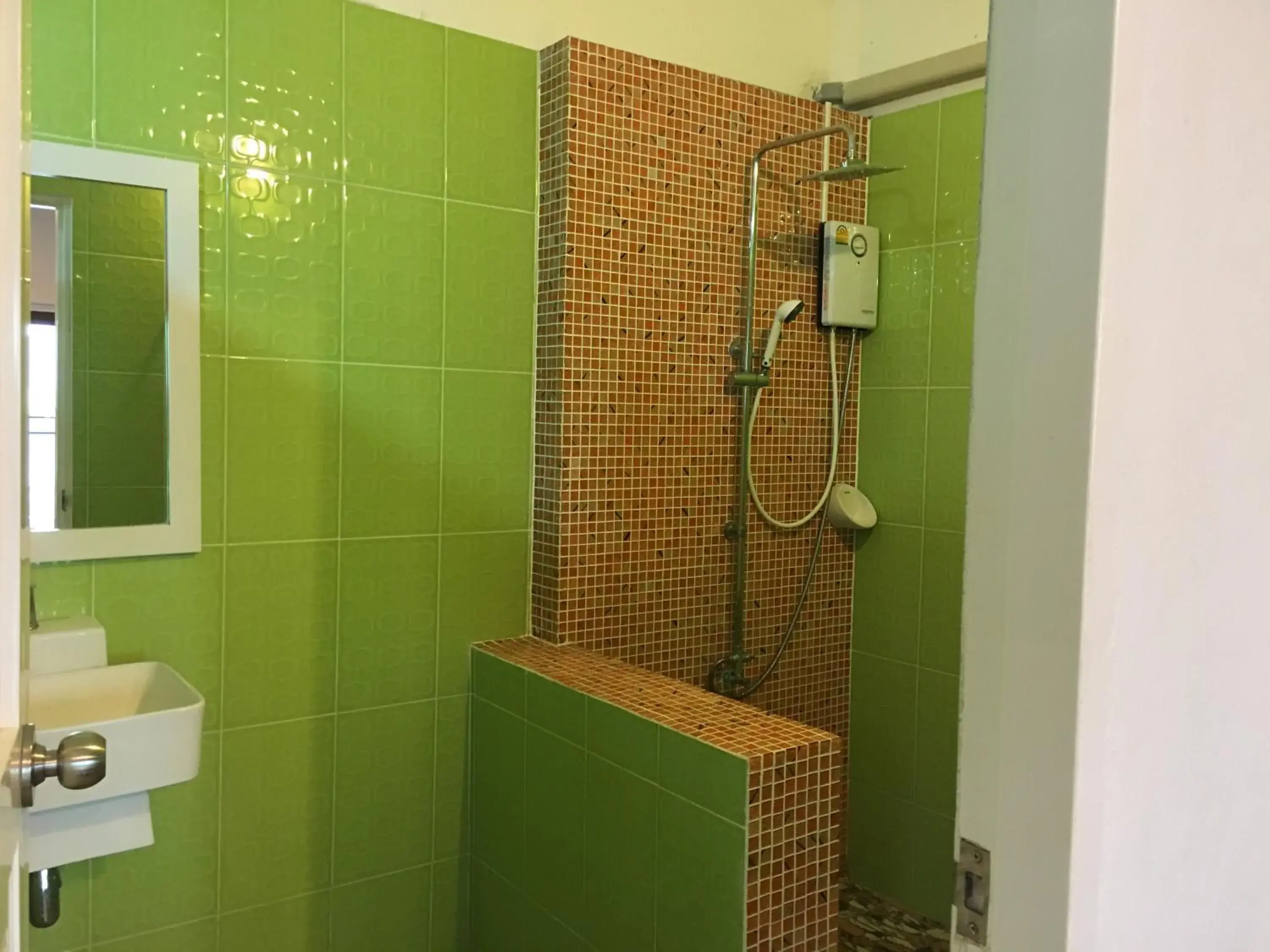 Bathroom in Lanta Garden Home (SHA Extra Plus)