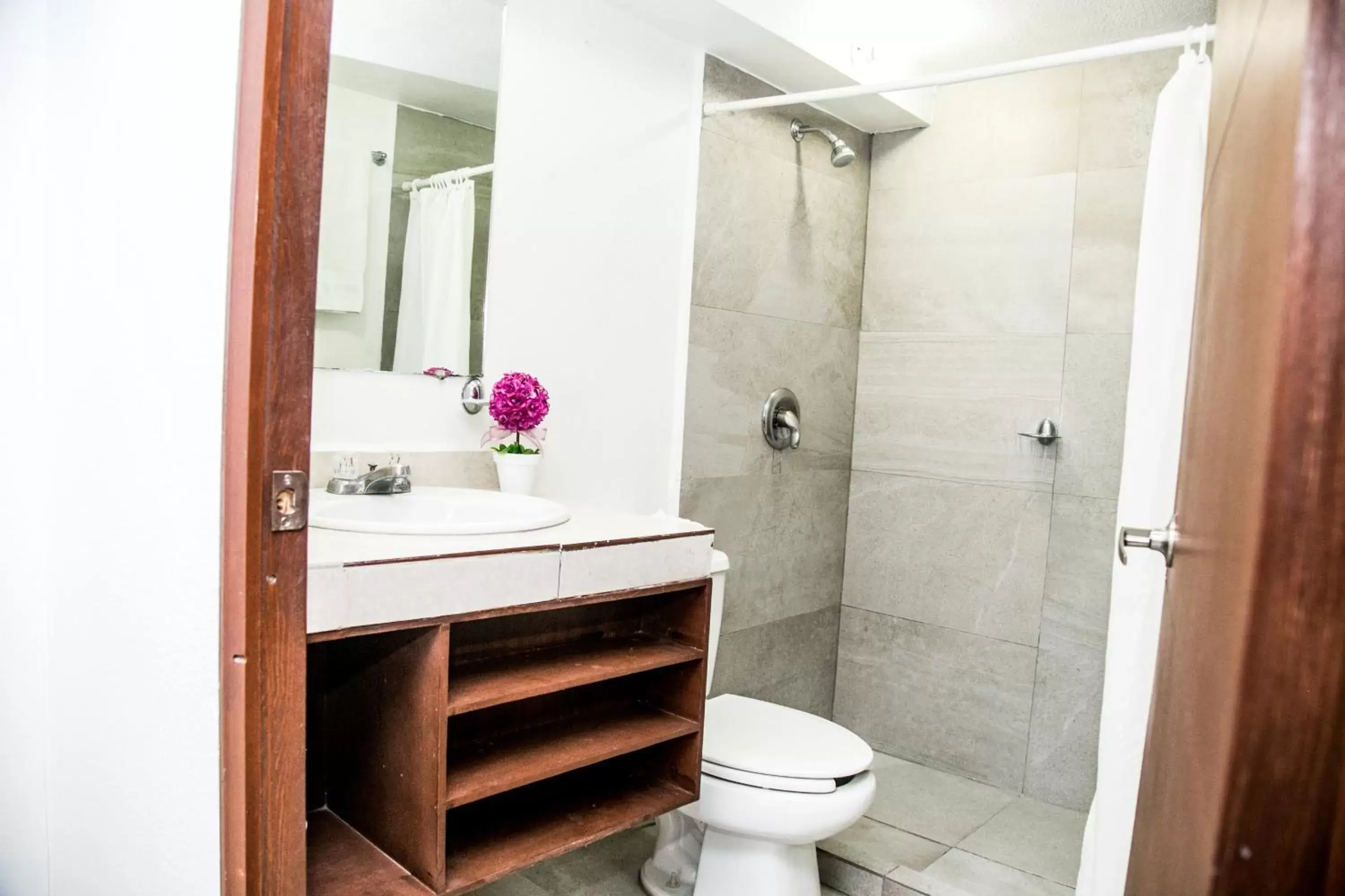 Shower, Bathroom in Booking Dioh