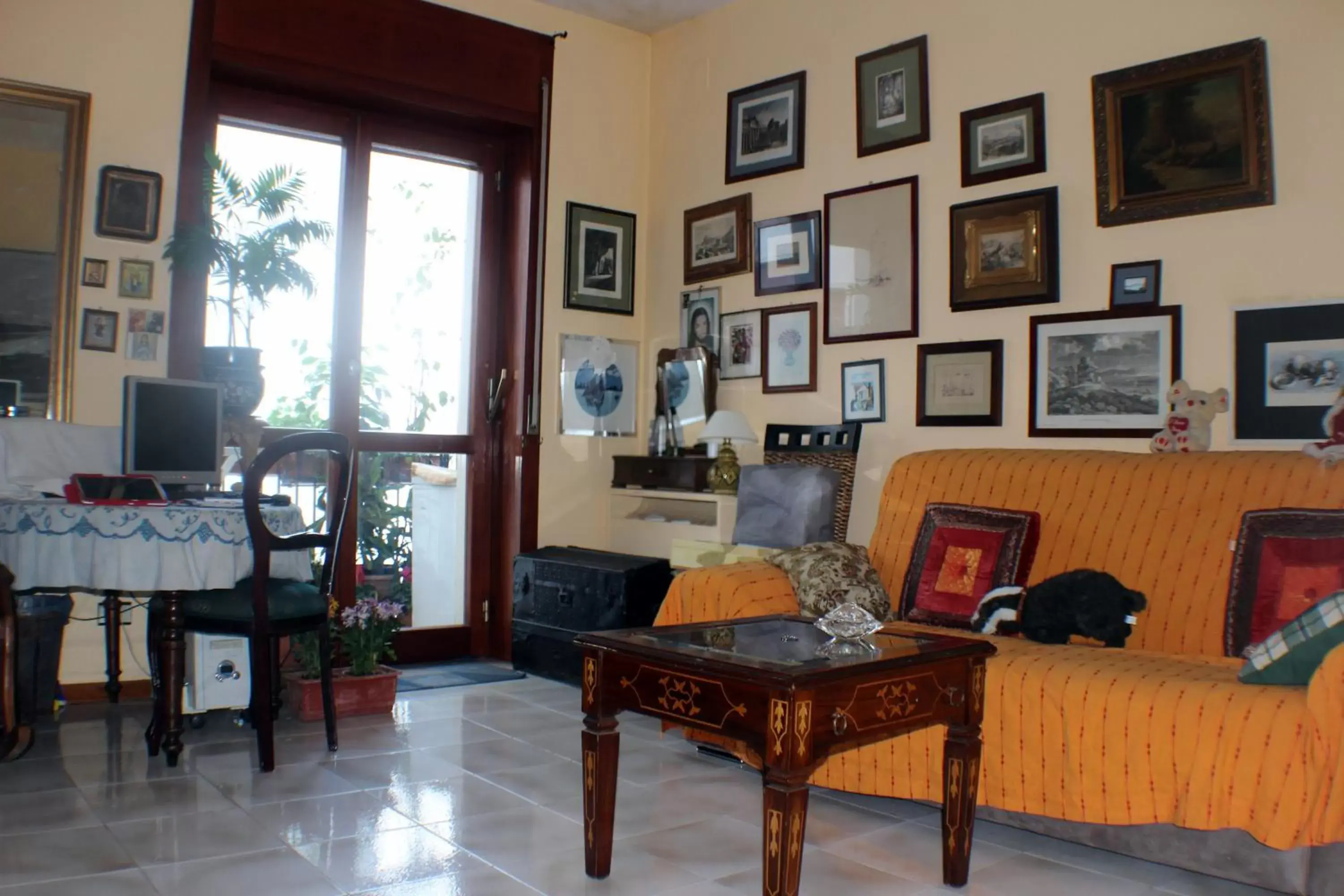 Library, Seating Area in B&B Lucio e Lili