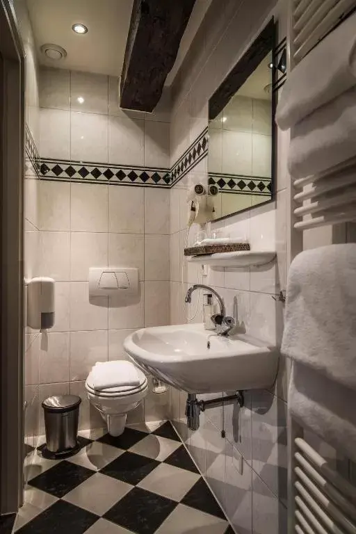 Bathroom in Hotel De Limbourg