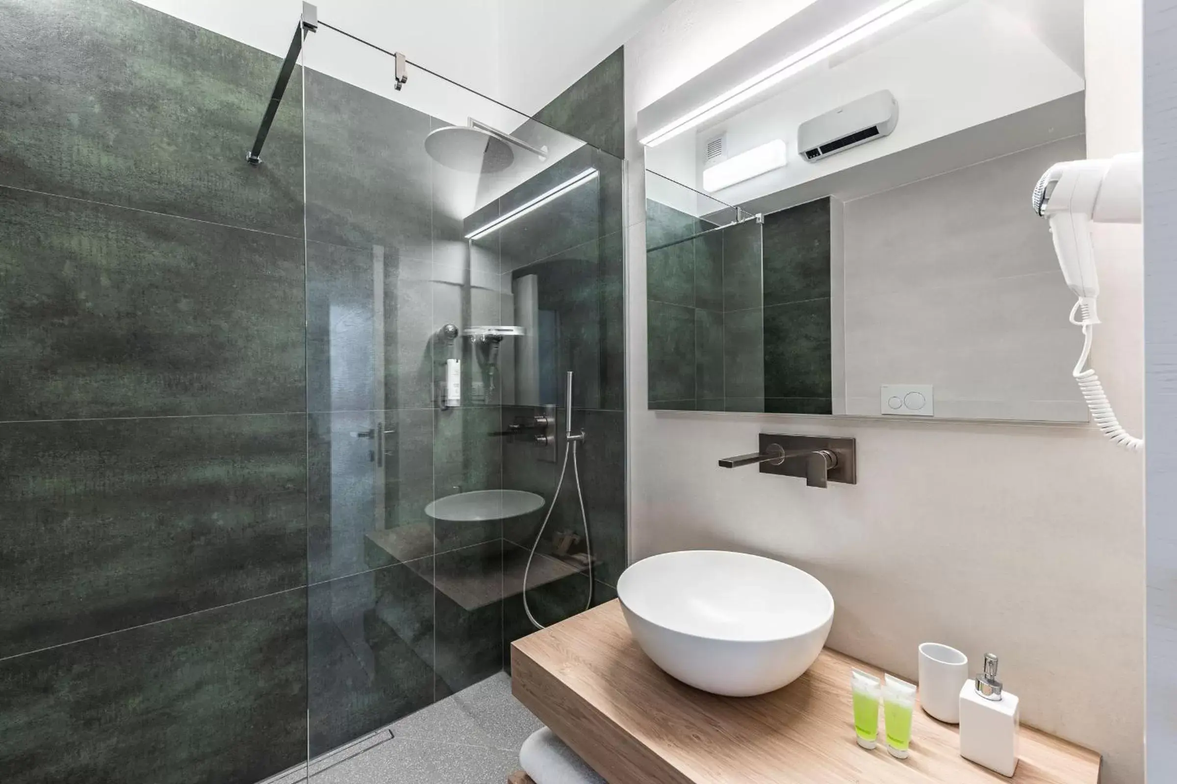 Shower, Bathroom in Dimora dei Celestini