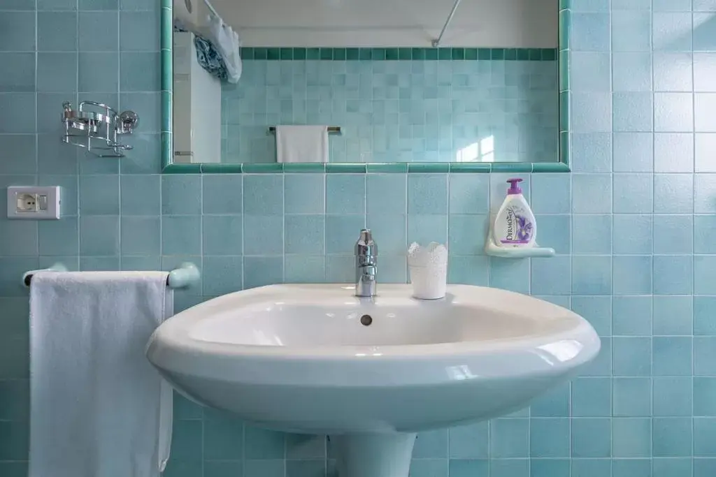 Bathroom in Cà Palazzo Malvasia - BolognaRooms