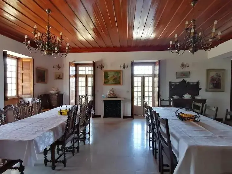 Restaurant/Places to Eat in Casas do sameiro